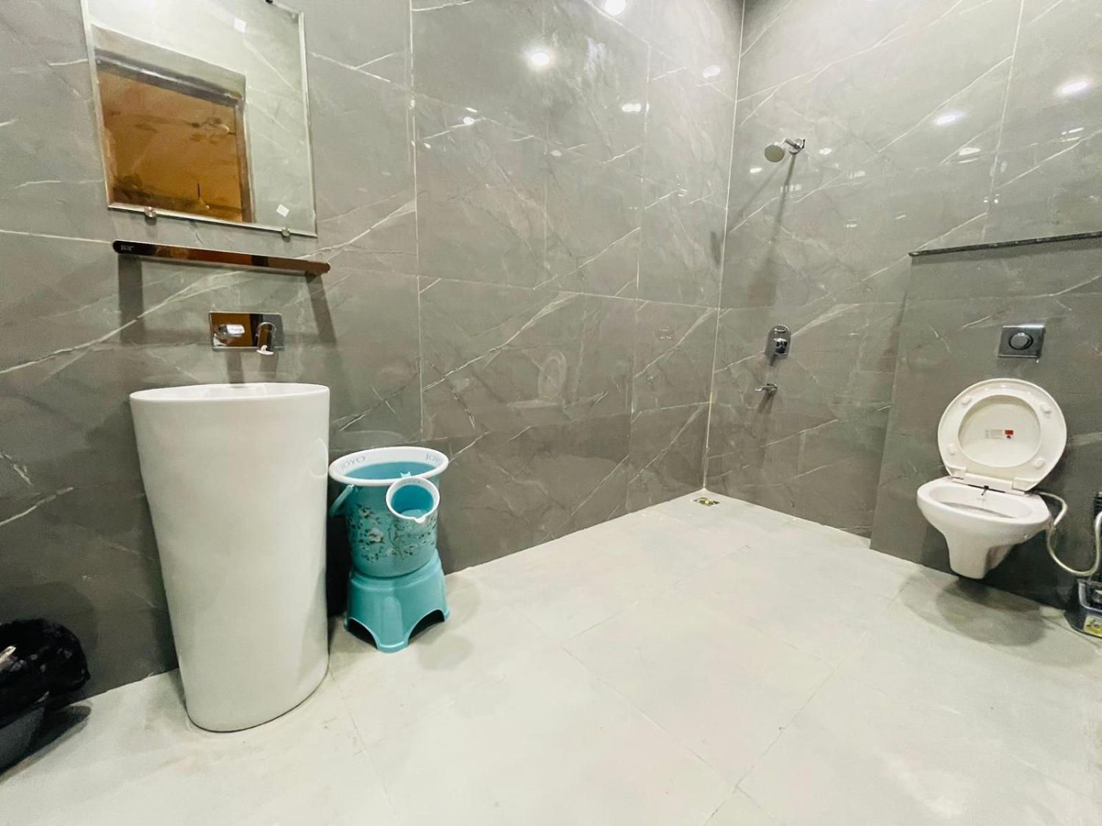 Kr 5mins Walk From Golden Temple Hotel 3*