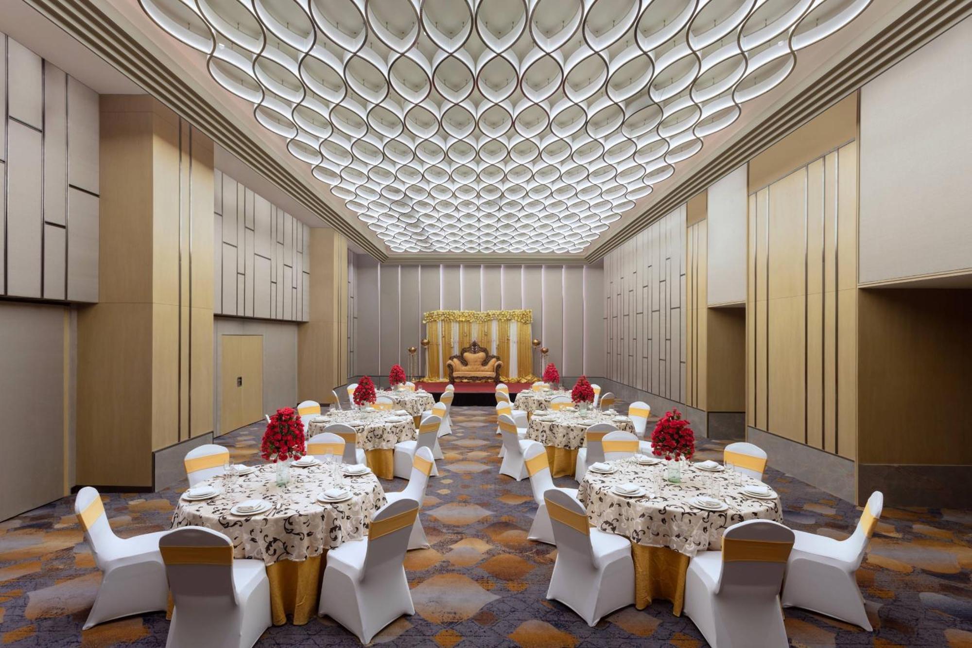 Courtyard By Marriott Hotel