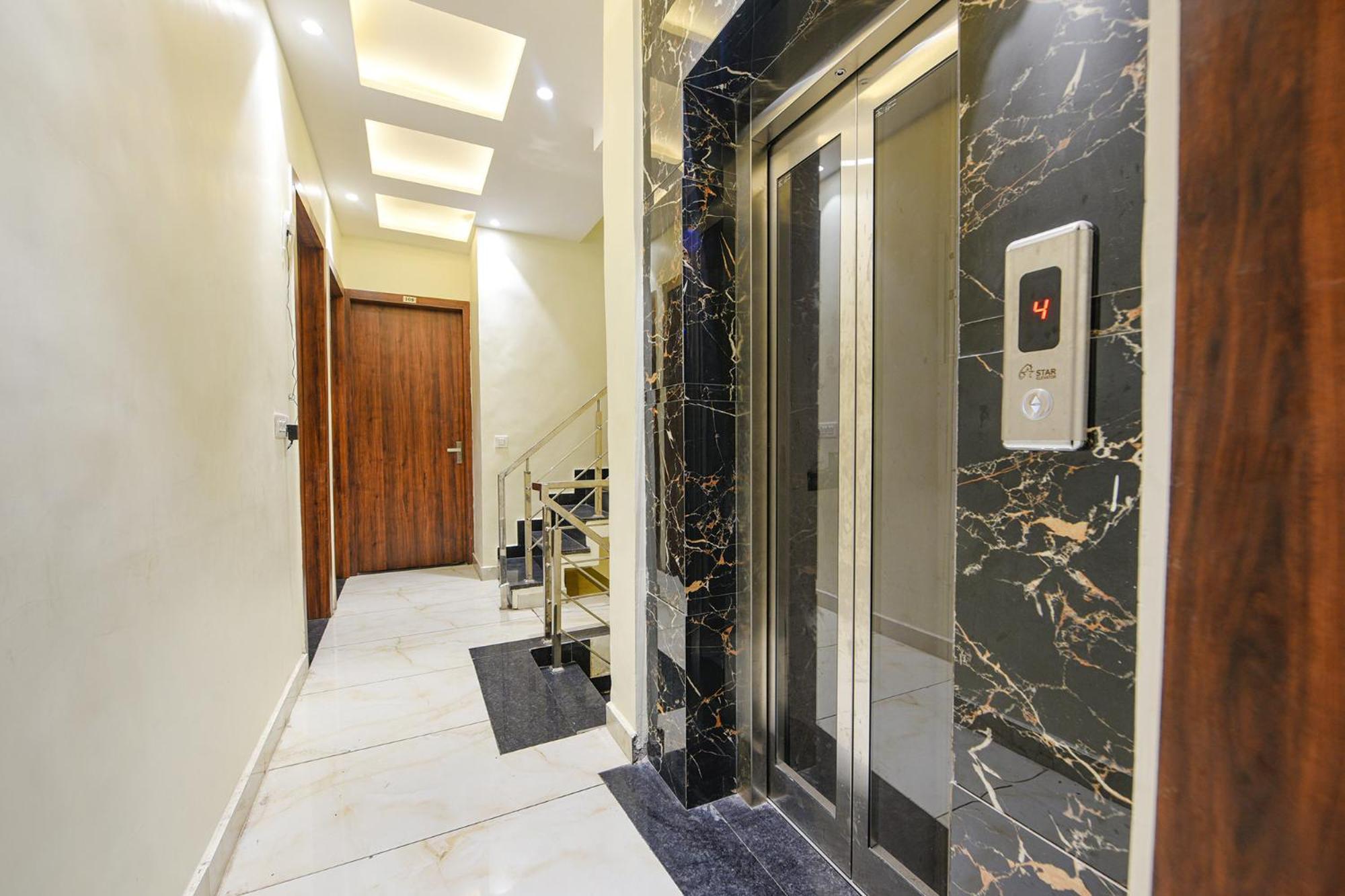 Fabhotel Dm Residency 2*