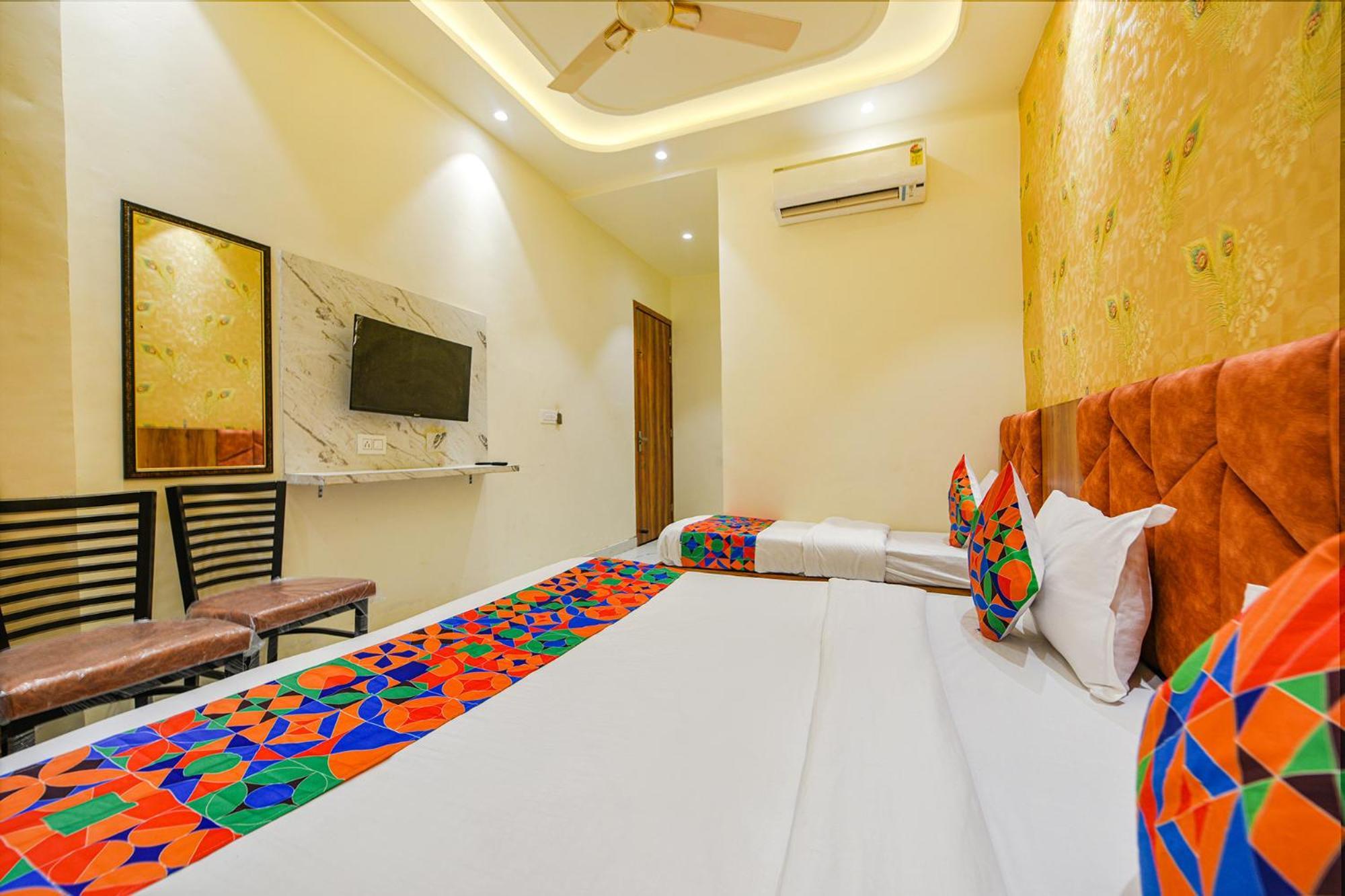 Hotel Fabhotel Dm Residency