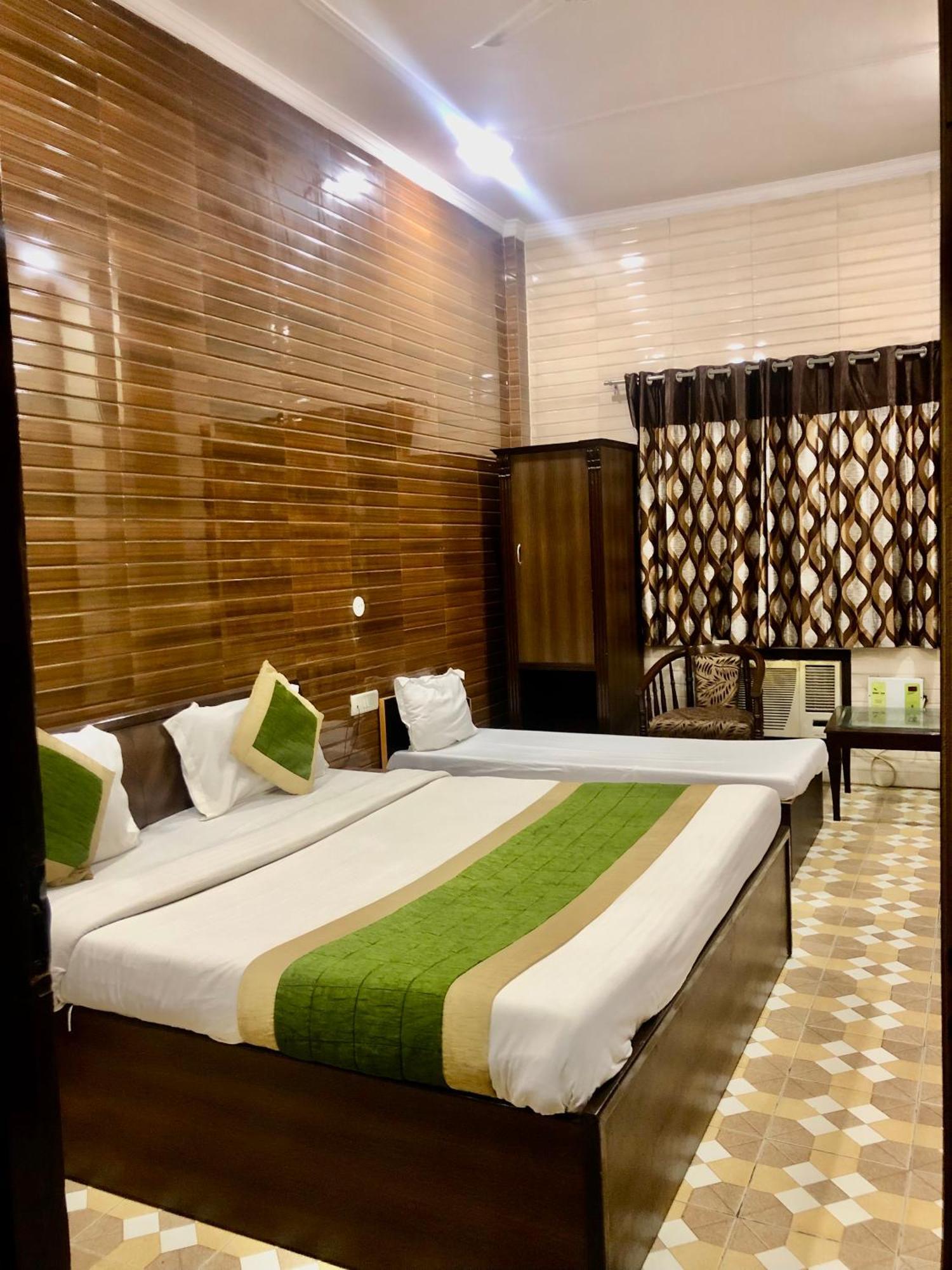 Hotel Holy