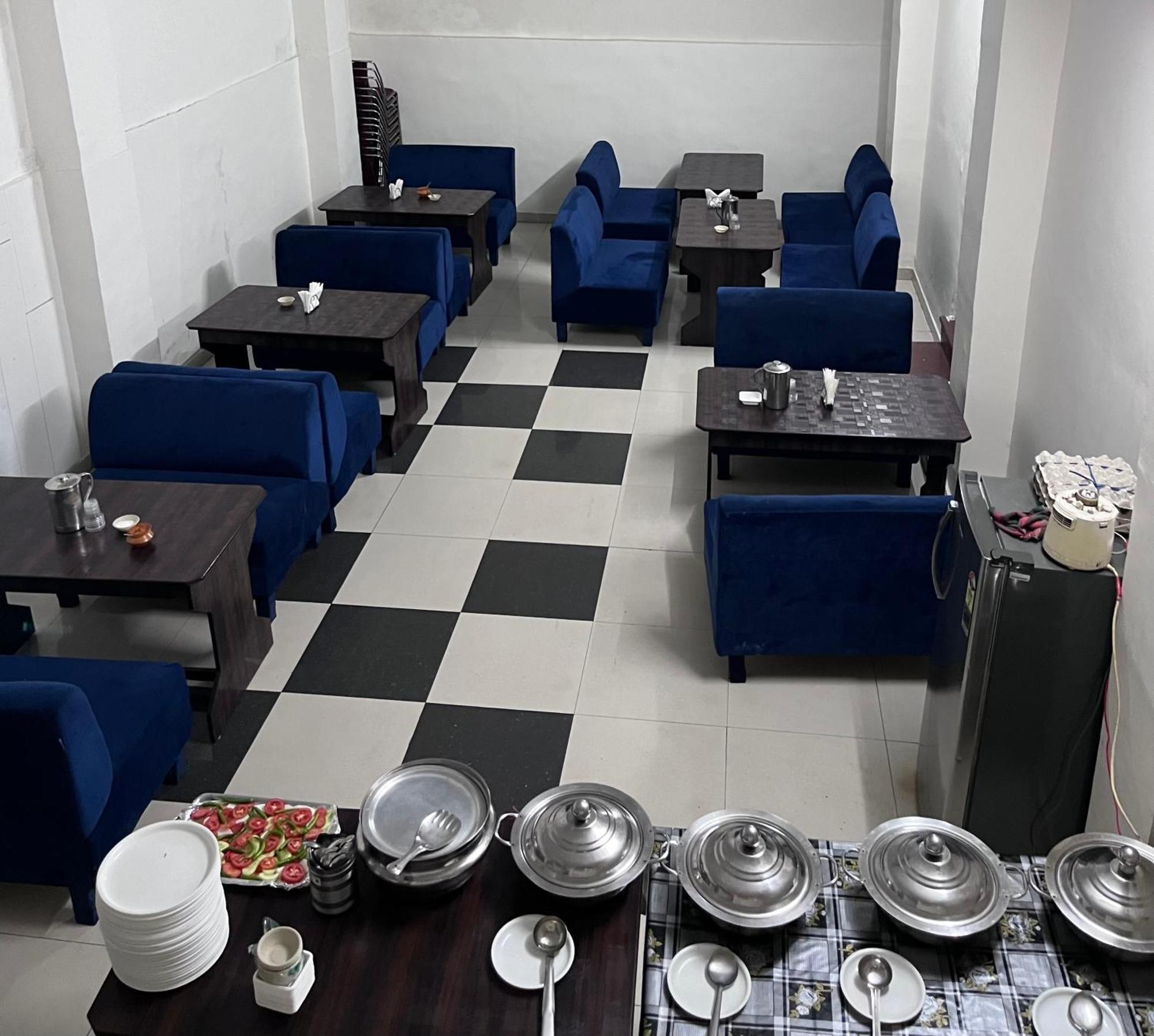 Hotel Star Metro In 3*
