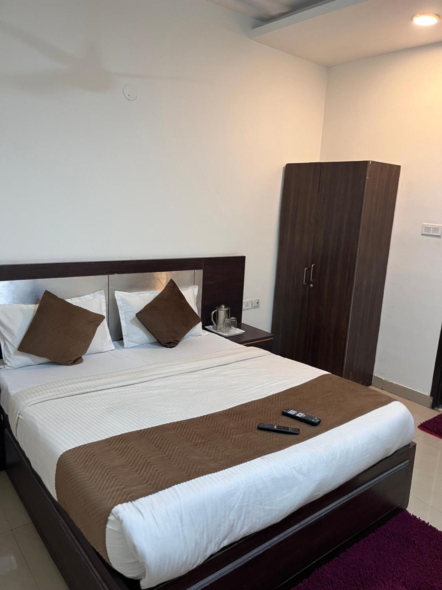 Hotel Star Metro In 3*