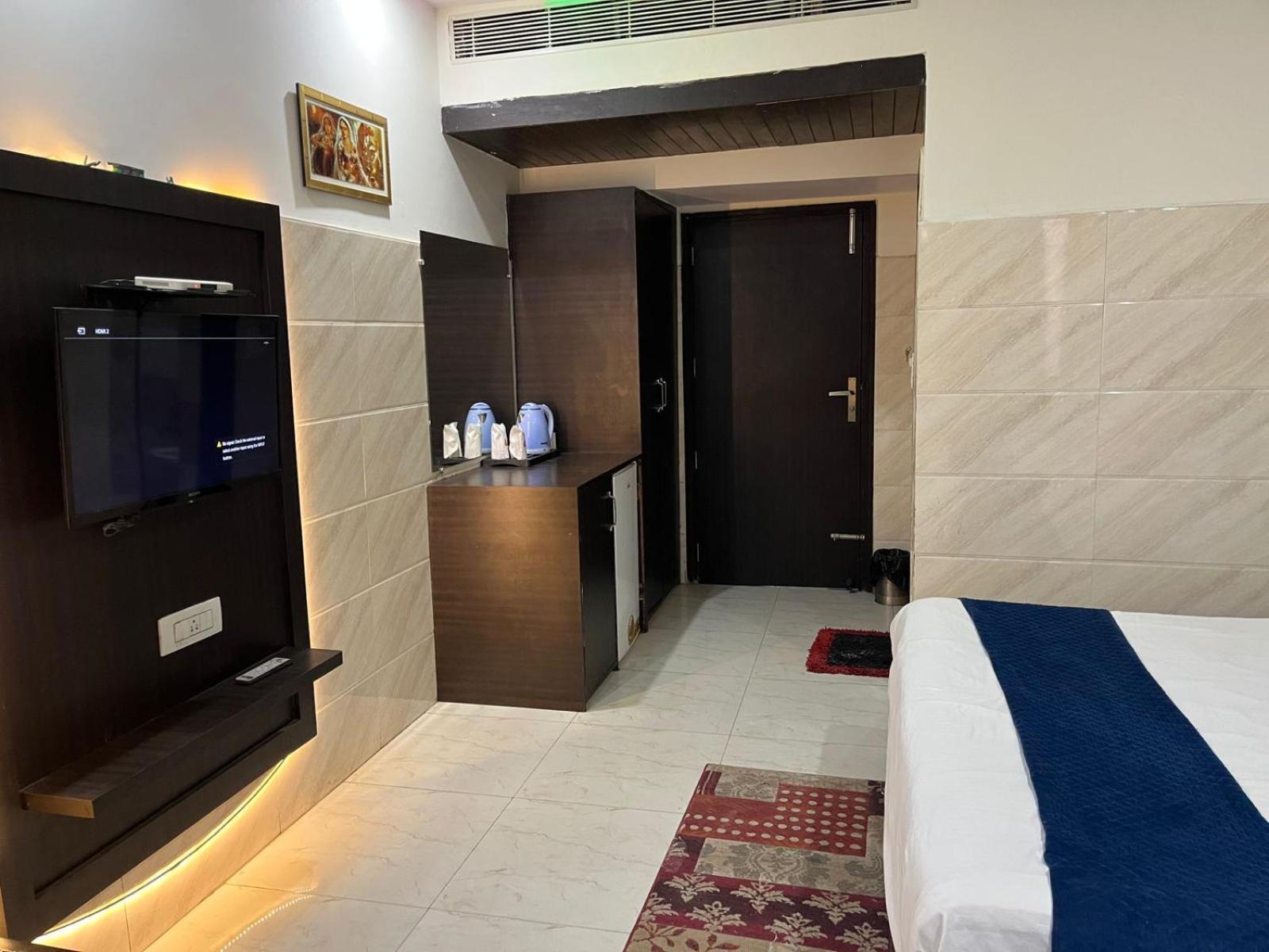 One Earth Pearl Hotel Amritsar