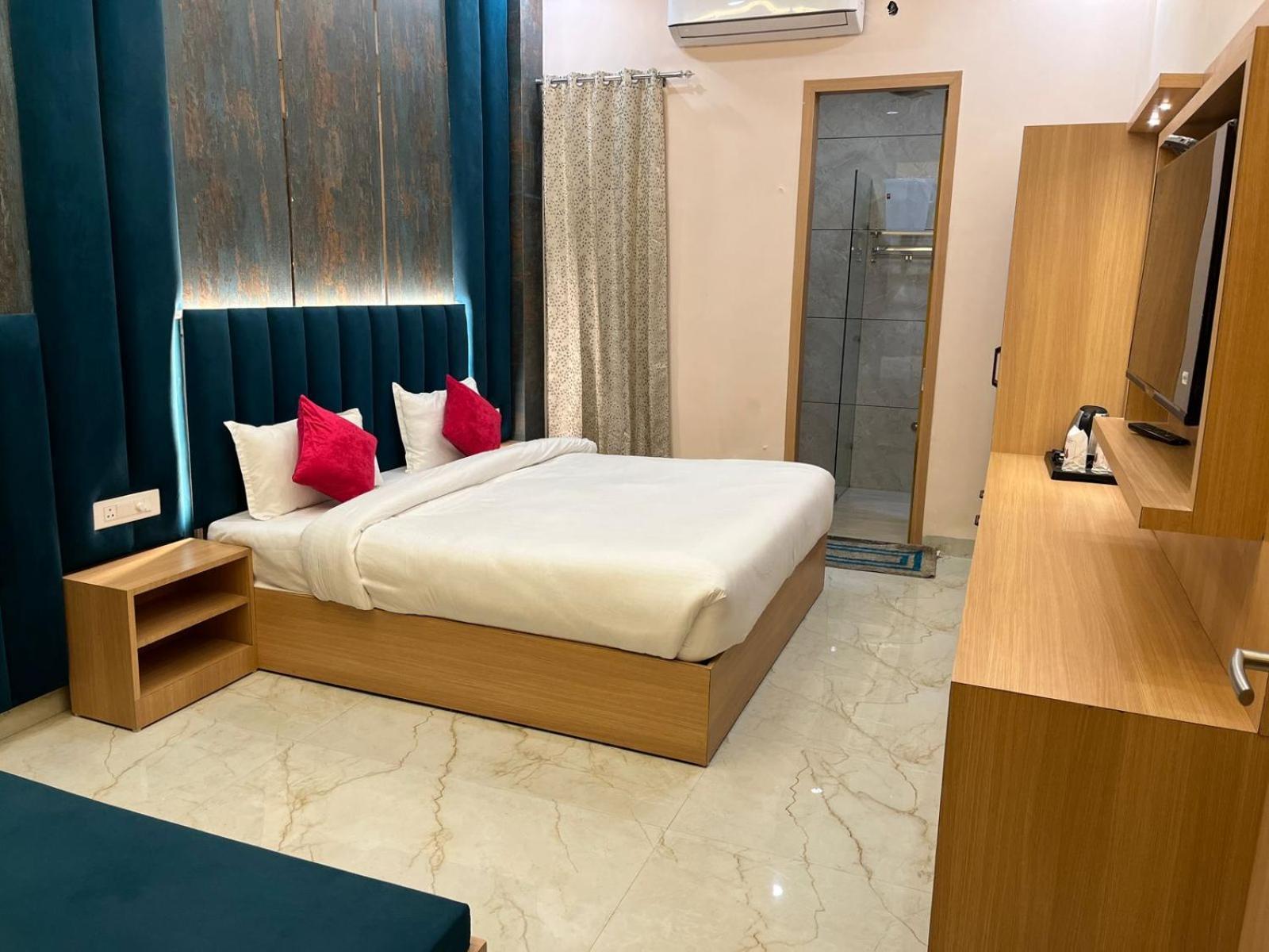 Hotel One Earth Pearl 3*