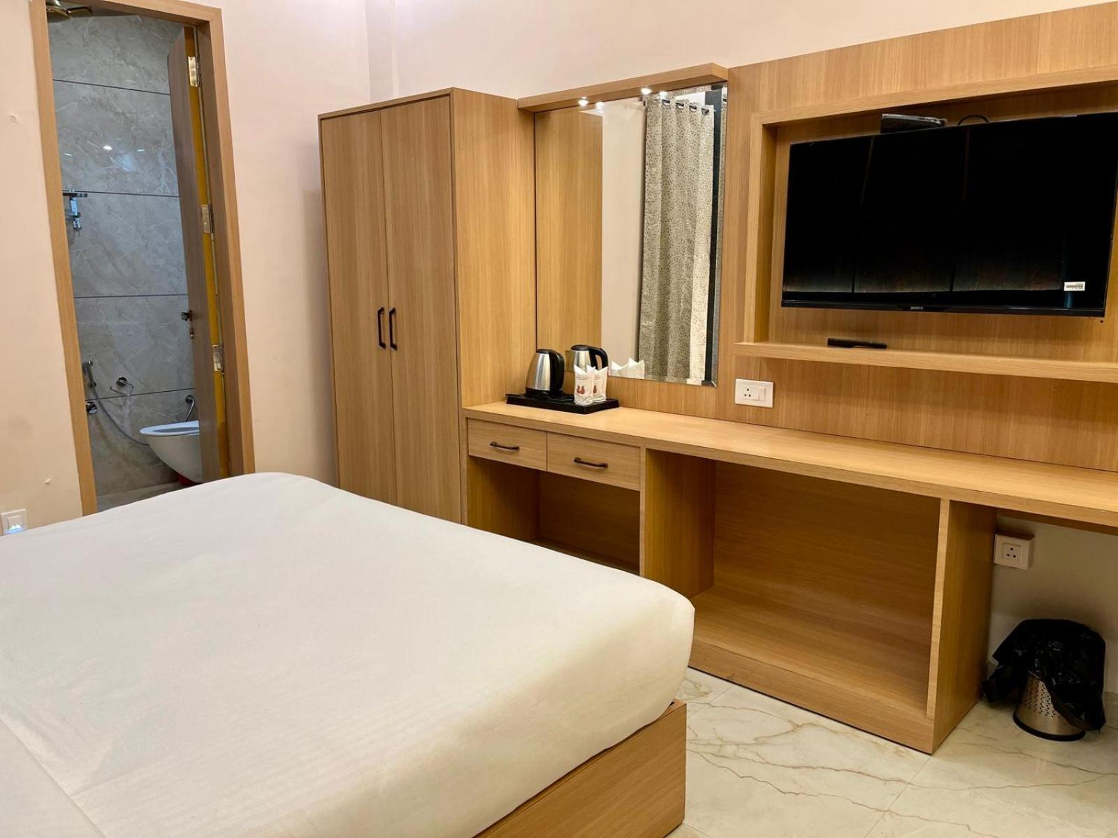 One Earth Pearl Hotel 3*