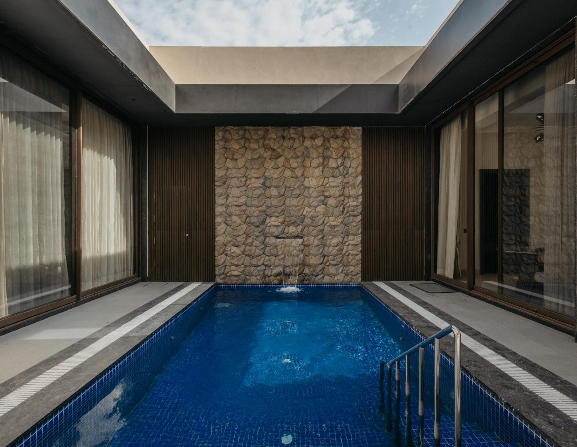 Luxury Lofts Hotel 4*