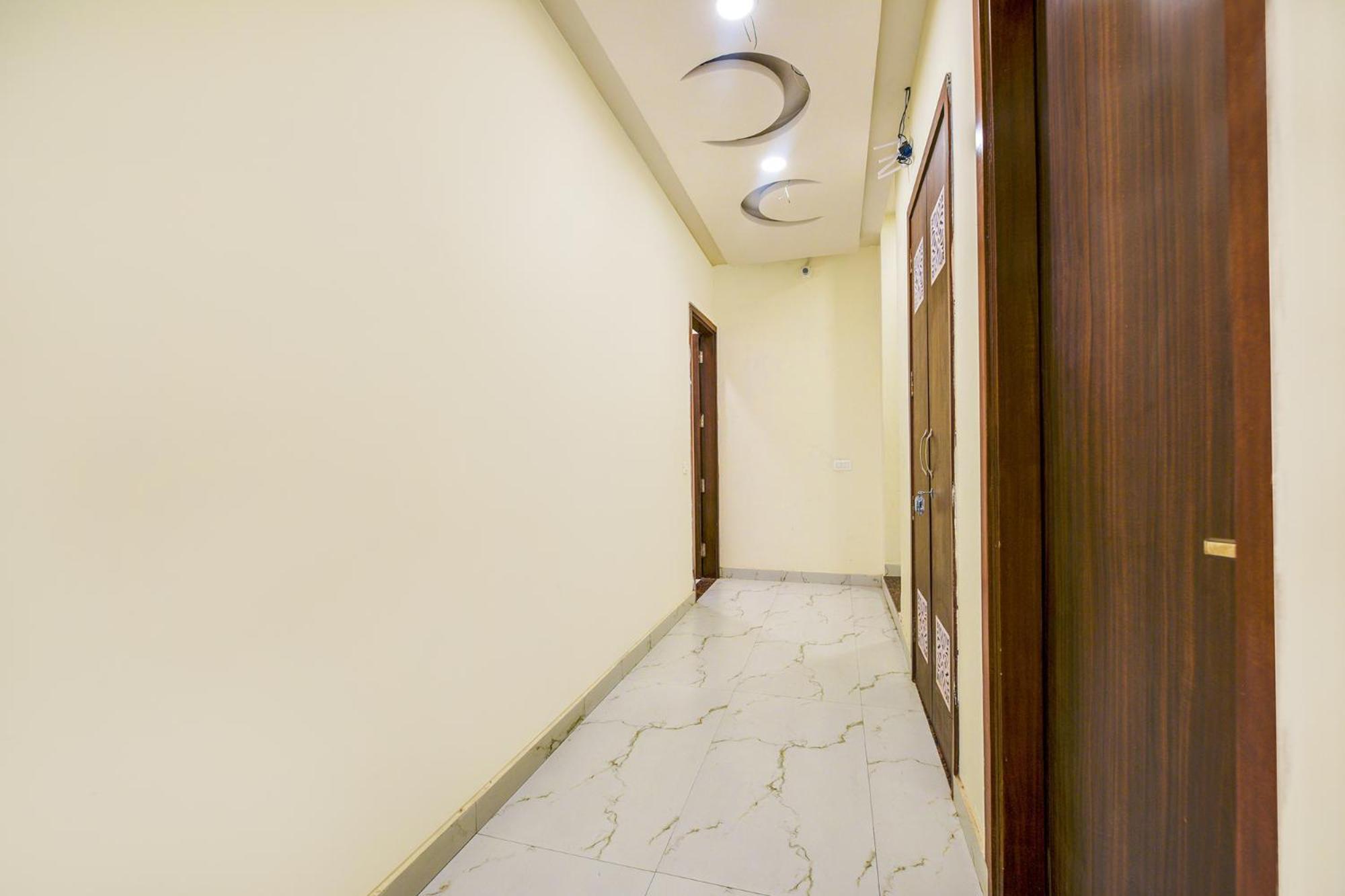 Hotel Fabhotel Lohgarh 3*