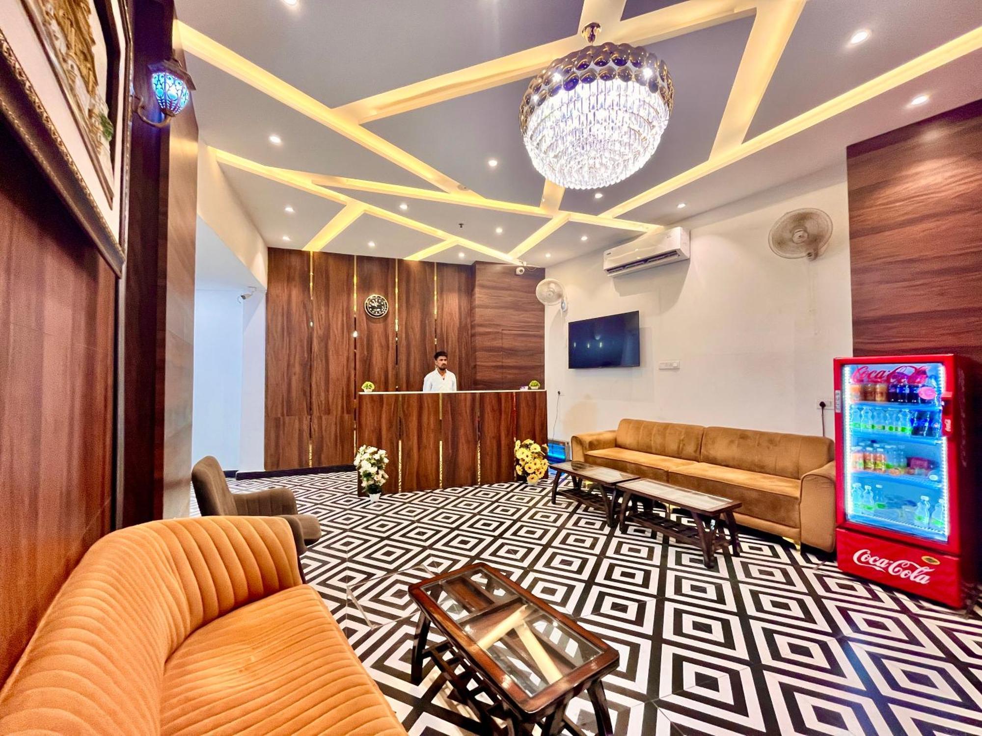 View With Swimming Pool - Best Selling In Near Golden Temple Hotel 4*