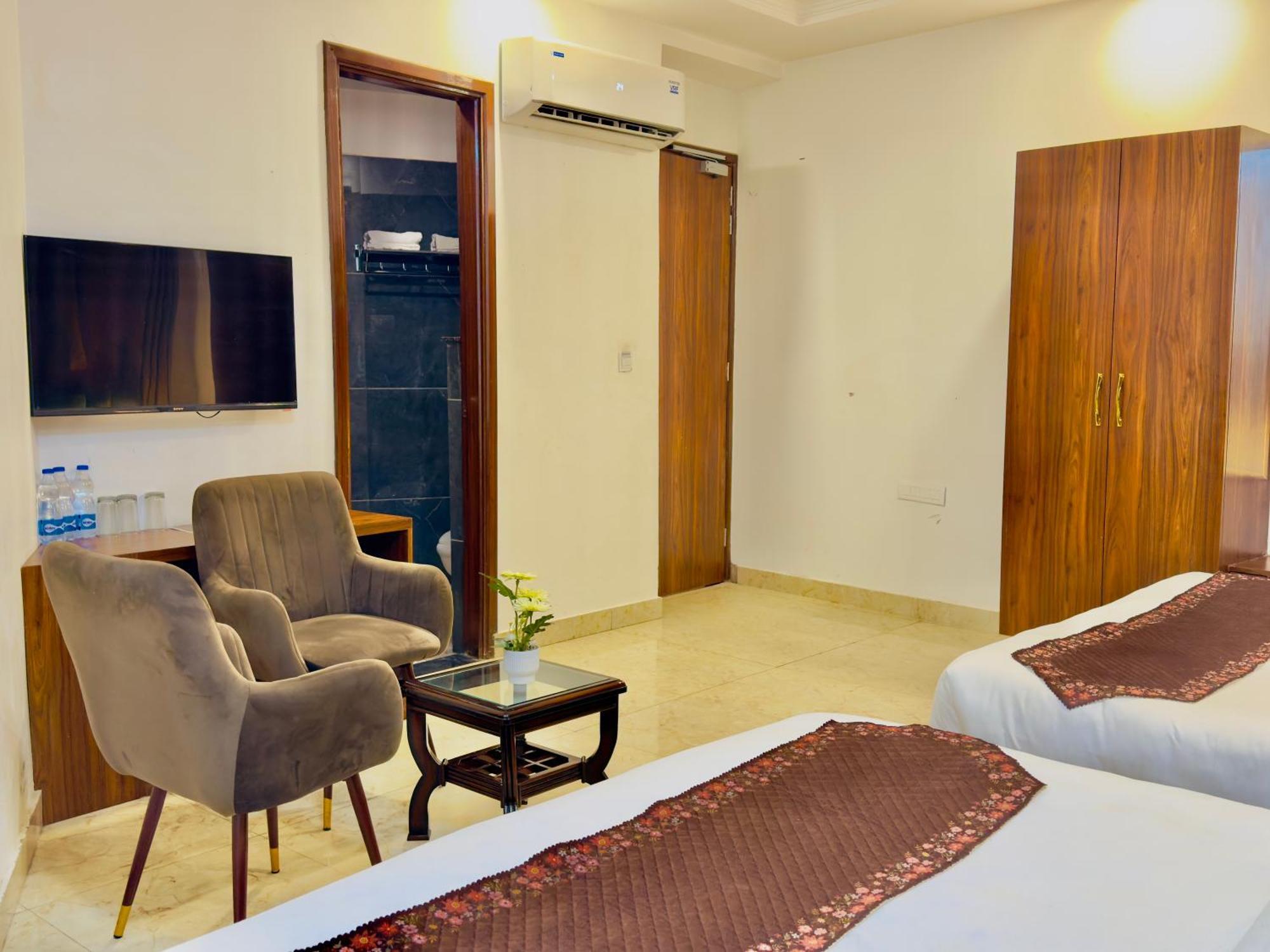 View With Swimming Pool - Best Selling In Near Golden Temple 4* Amritsar