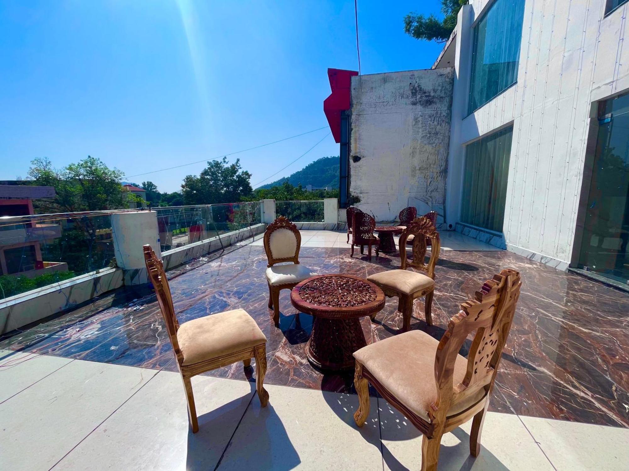 View With Swimming Pool - Best Selling In Near Golden Temple Hotel 4*