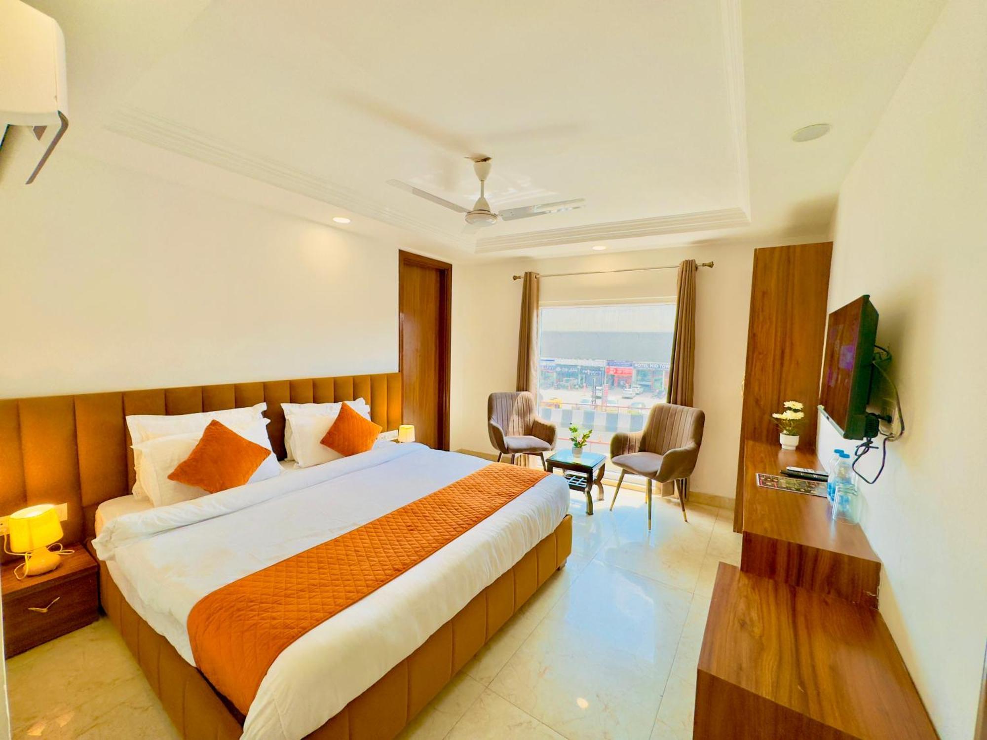 Hotel View With Swimming Pool - Best Selling In Near Golden Temple 4*