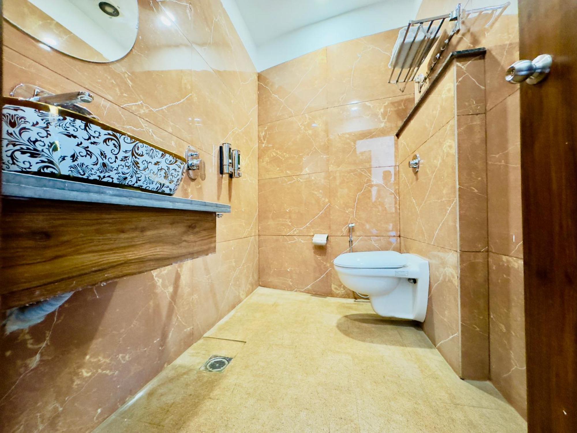 View With Swimming Pool - Best Selling In Near Golden Temple 4*