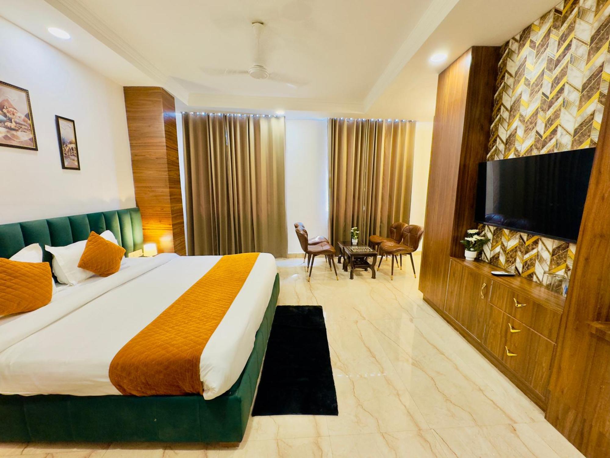 Hotel View With Swimming Pool - Best Selling In Near Golden Temple 4*