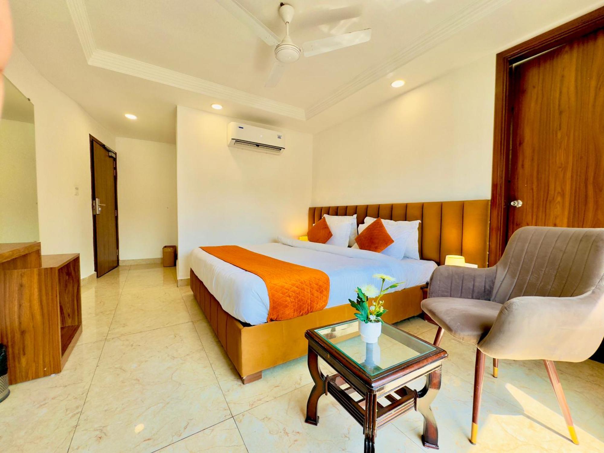 Hotel View With Swimming Pool - Best Selling In Near Golden Temple 4*