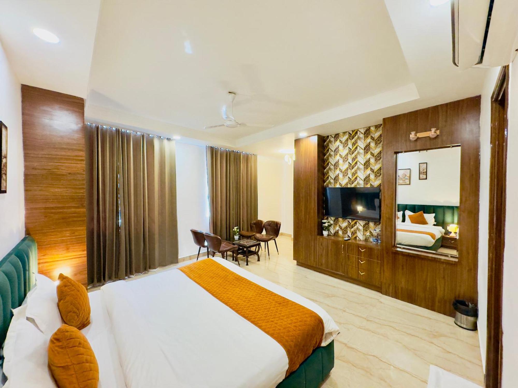 View With Swimming Pool - Best Selling In Near Golden Temple Hotel 4*