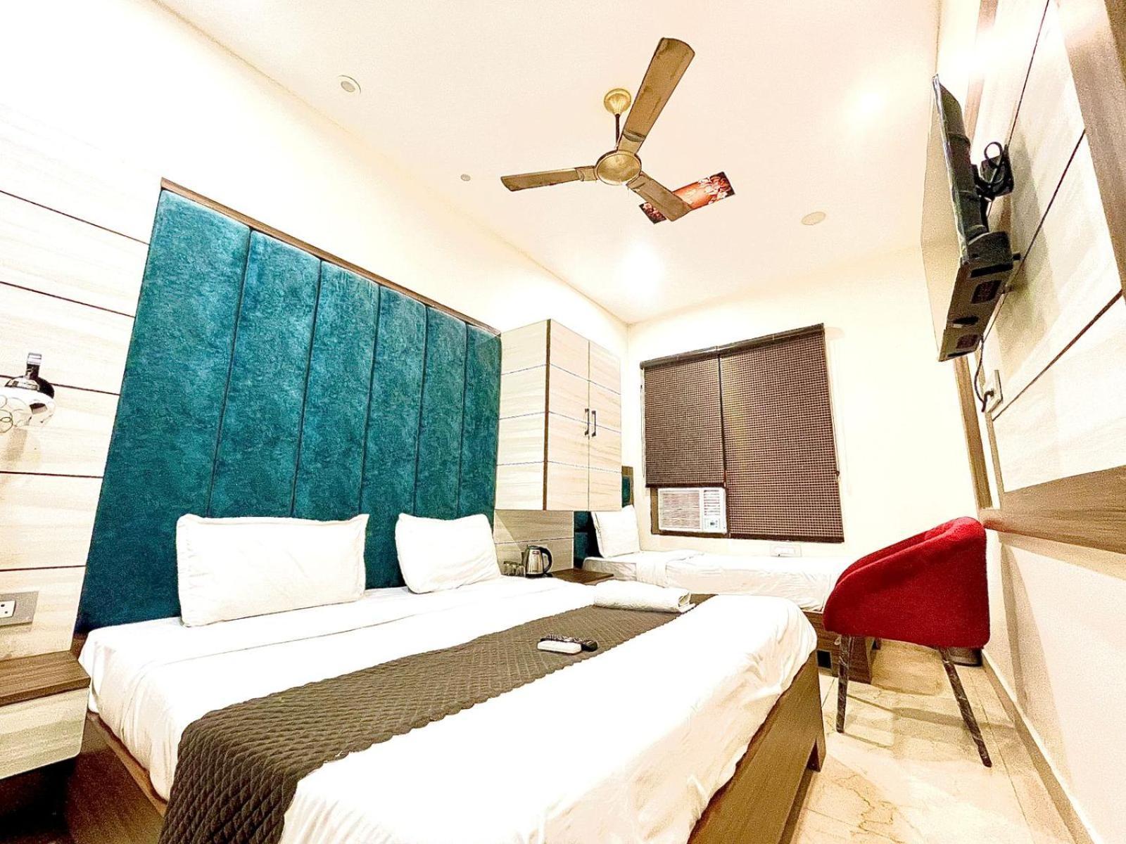 Blackwood Near Golden Temple -140 Mtrs Hotel 3*