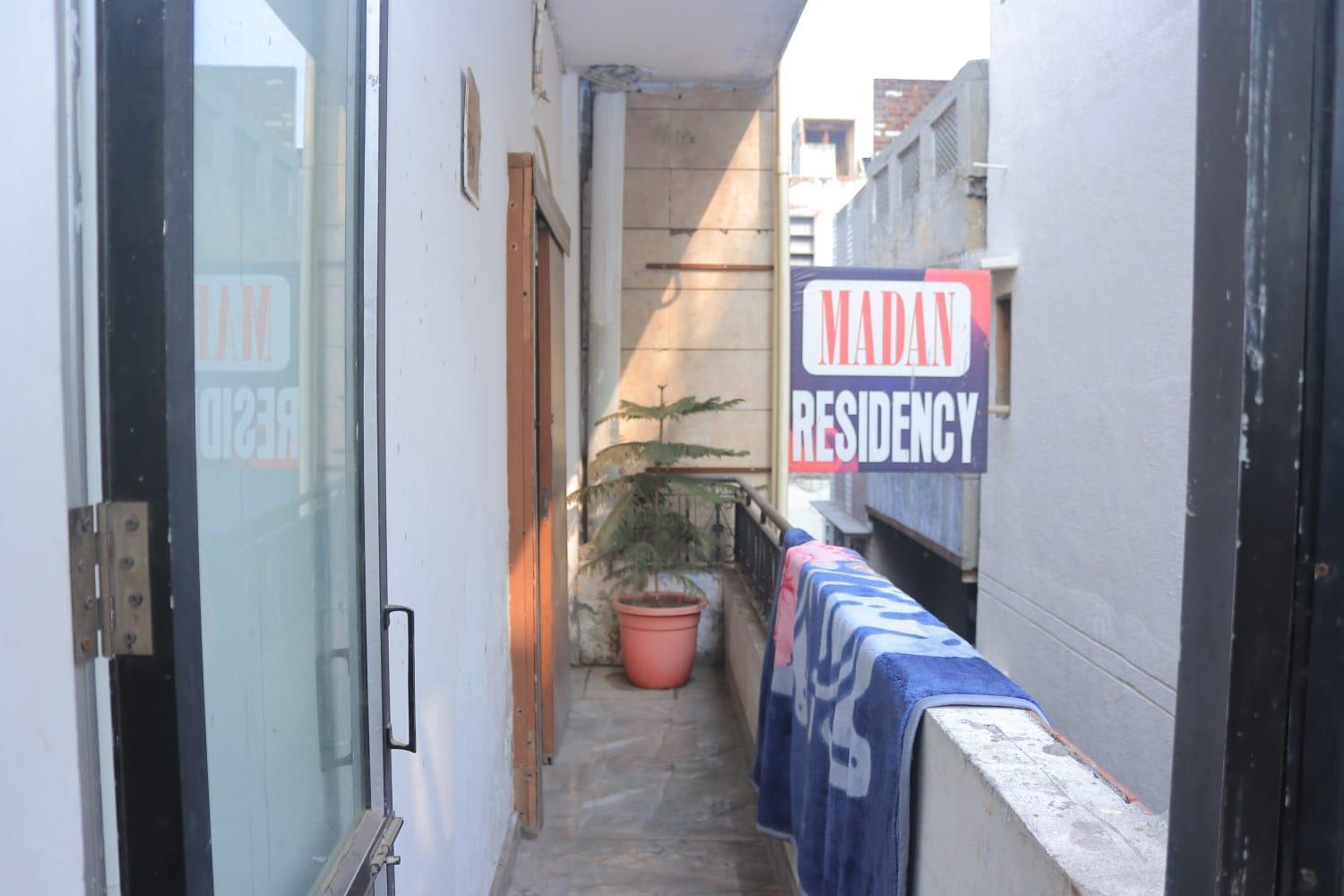 Madan Residency , Hotel 3*