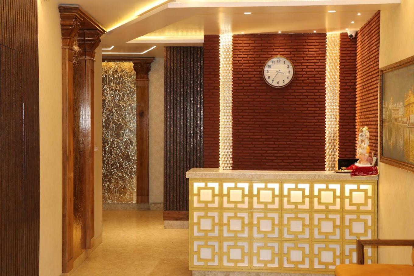 Rv Golden 50 Mtr From Golden Temple Hotel 3*