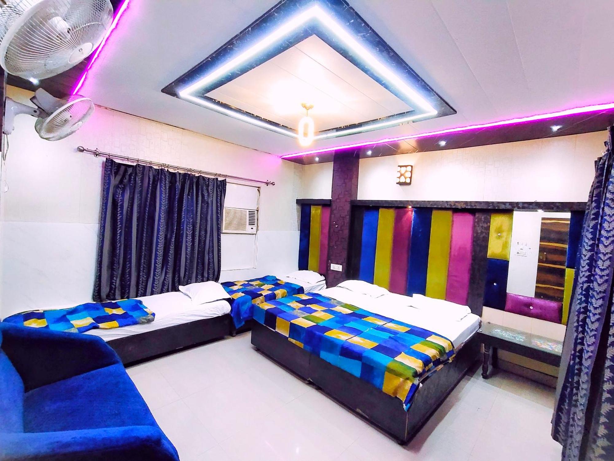 Hotel Revoli - Just Half K.m From Golden Temple Amritsar