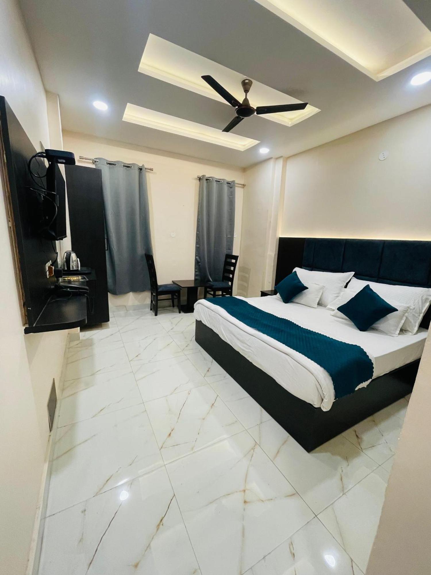 Coastal Royale Hotel 3*