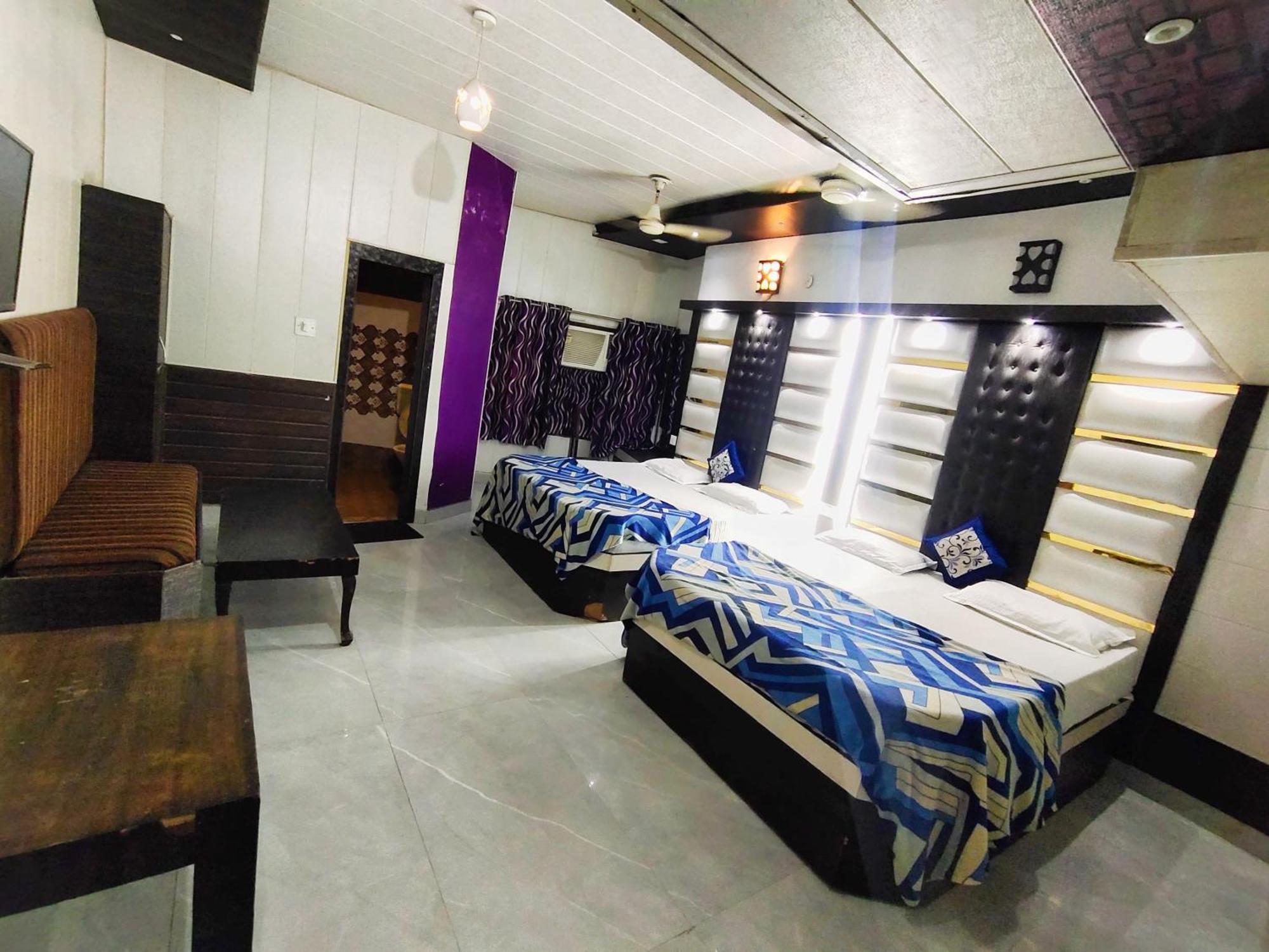 Hotel Revoli - Just Half K.m From Golden Temple *