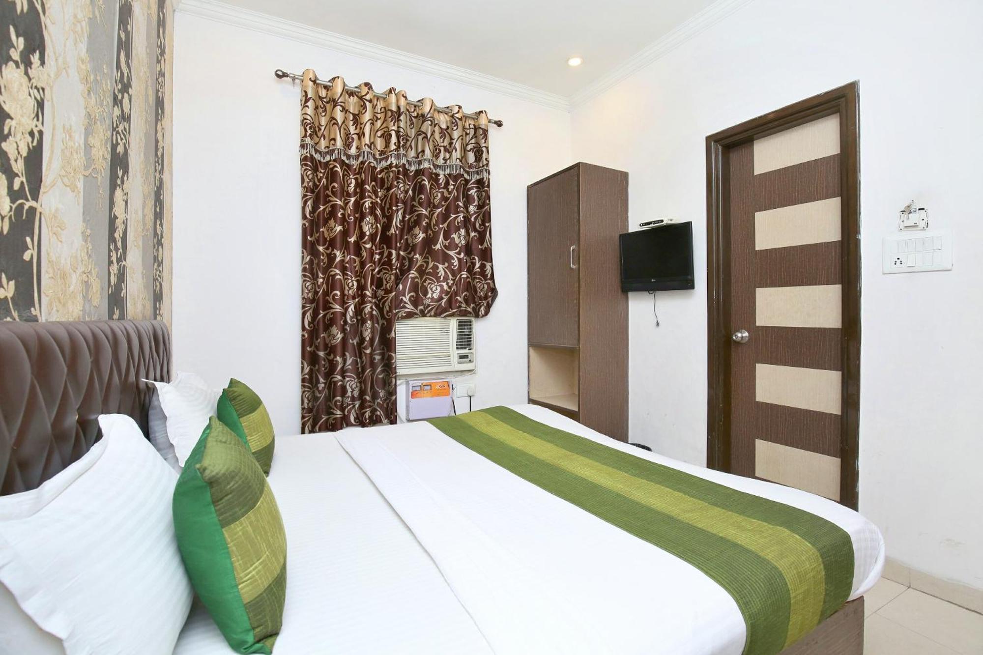 O Axis Hotel