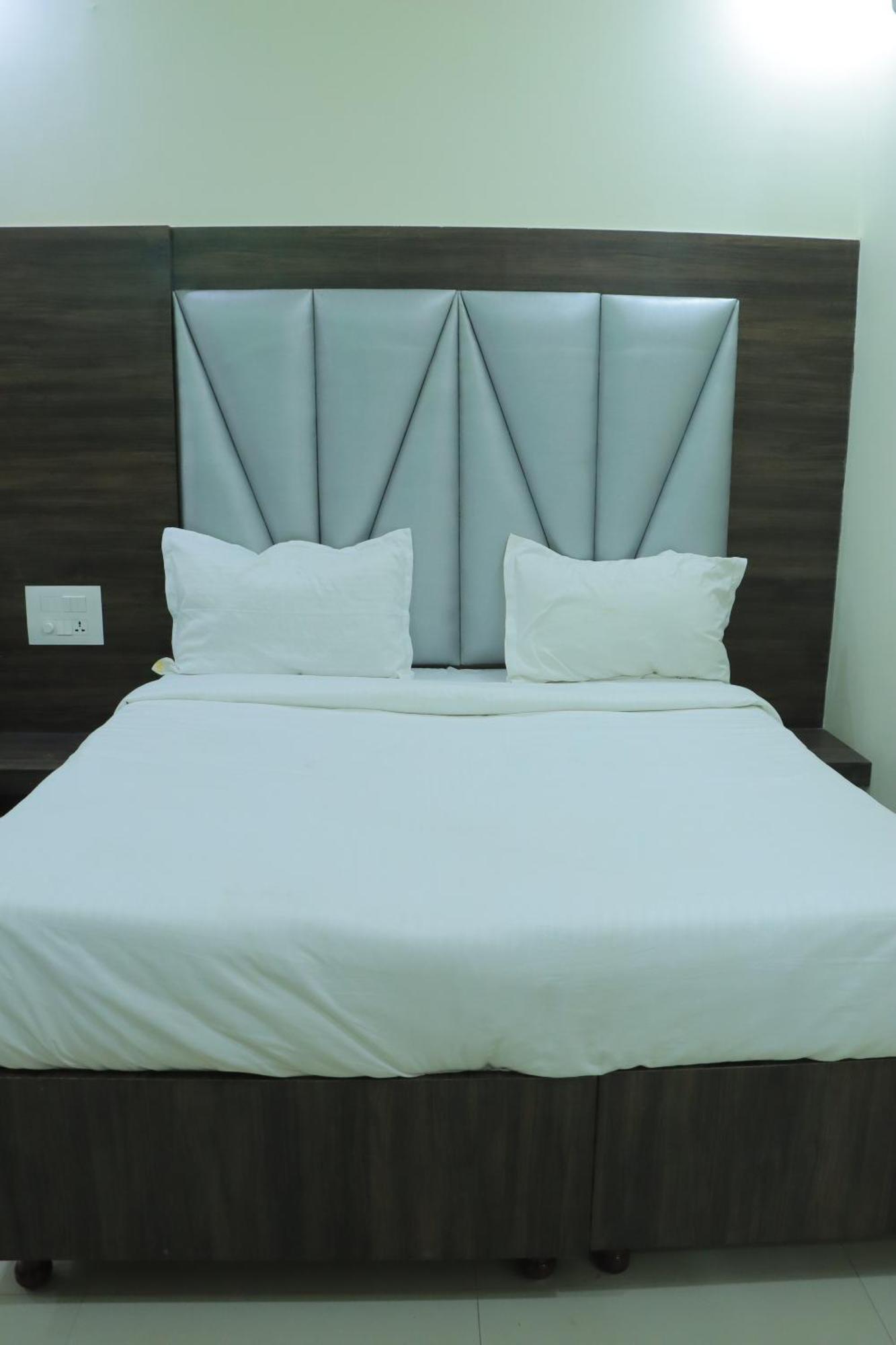Novelty Hotel 2*