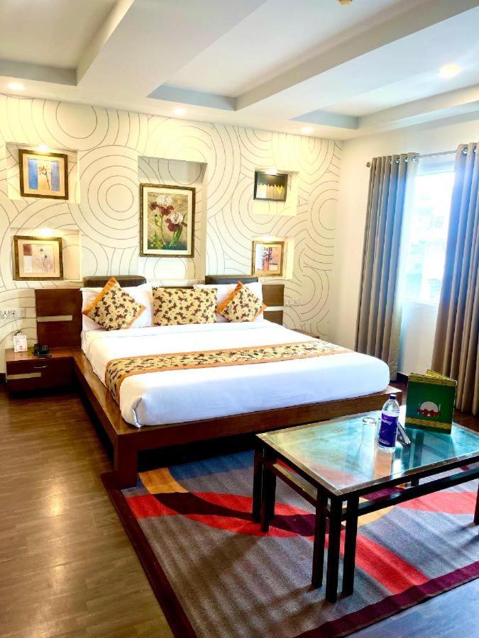 Hotel Queens Tower 3*