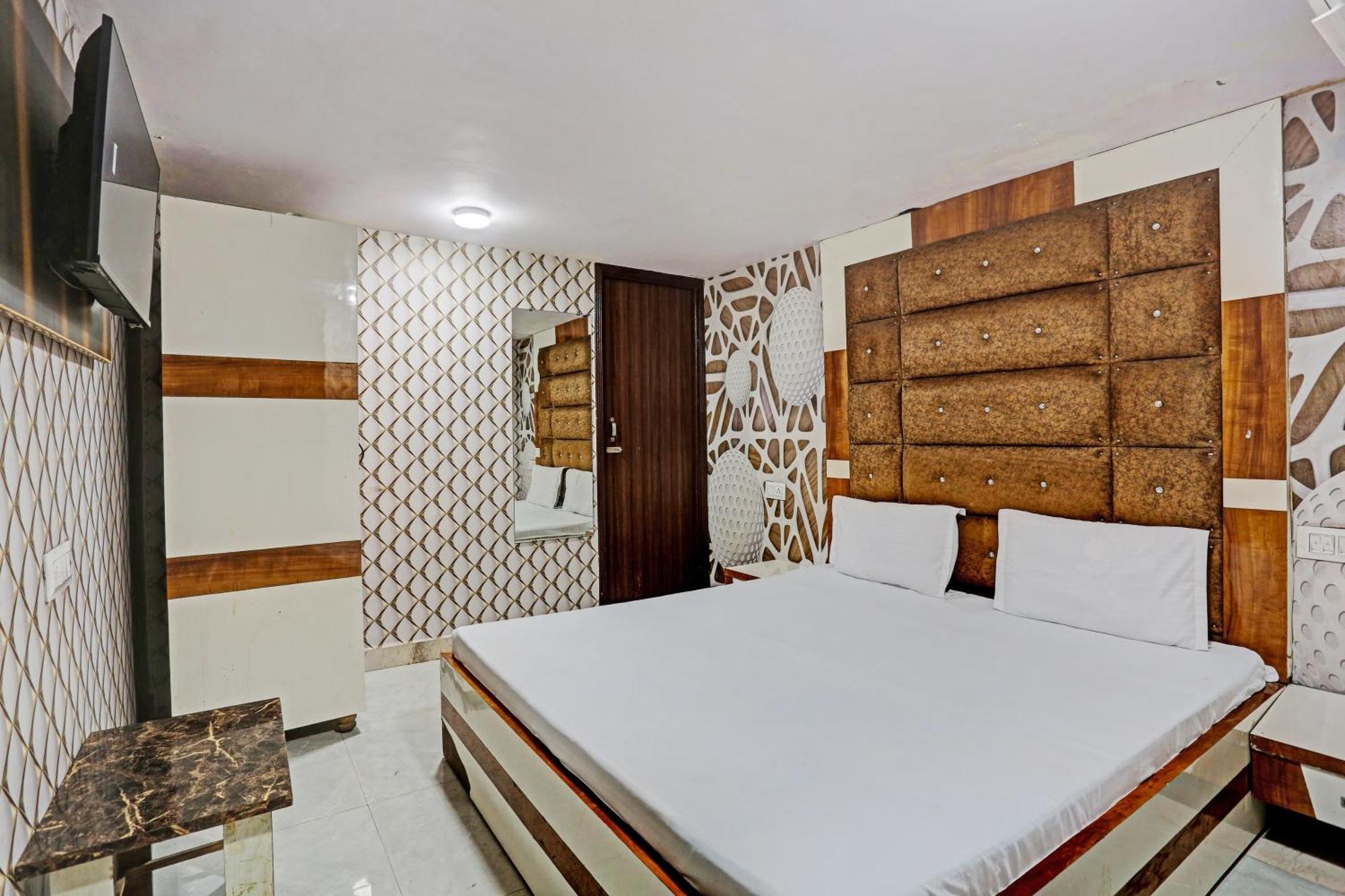 Hotel O Saffron Night