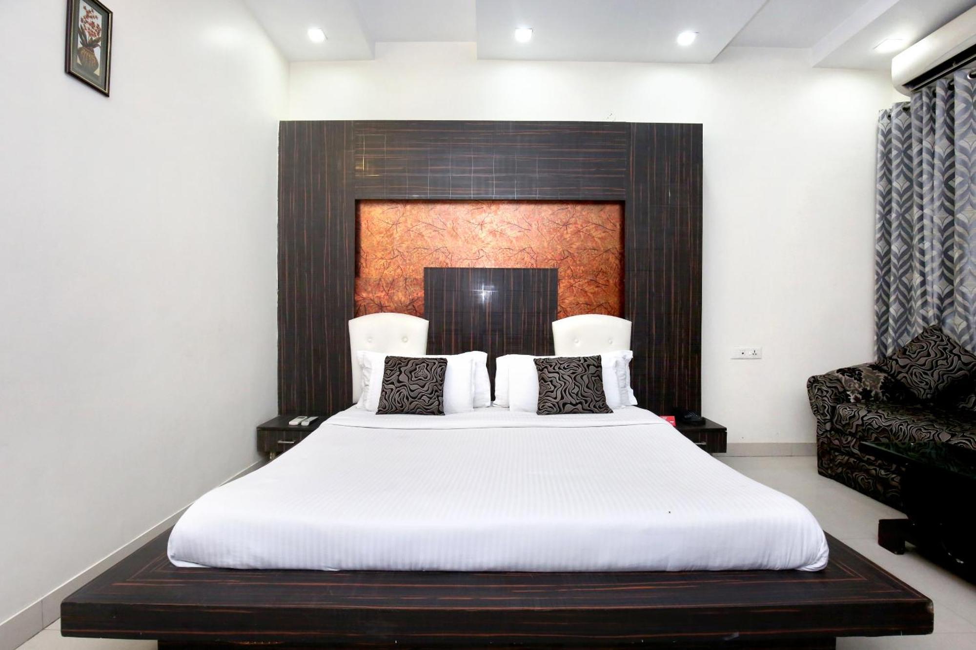Collection O Nayyar Hotel