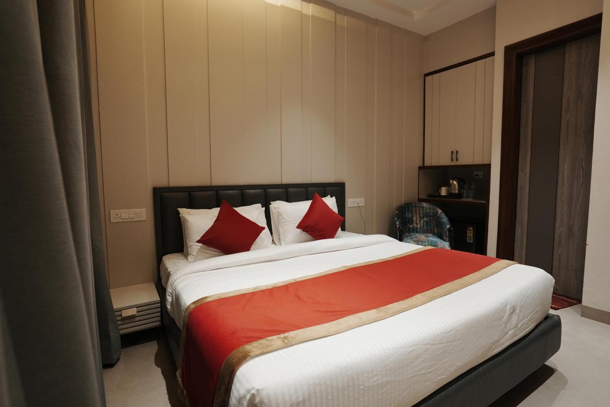 Moon Just 2 Min Walk From Golden Temple & Jallianwala Bagh Hotel