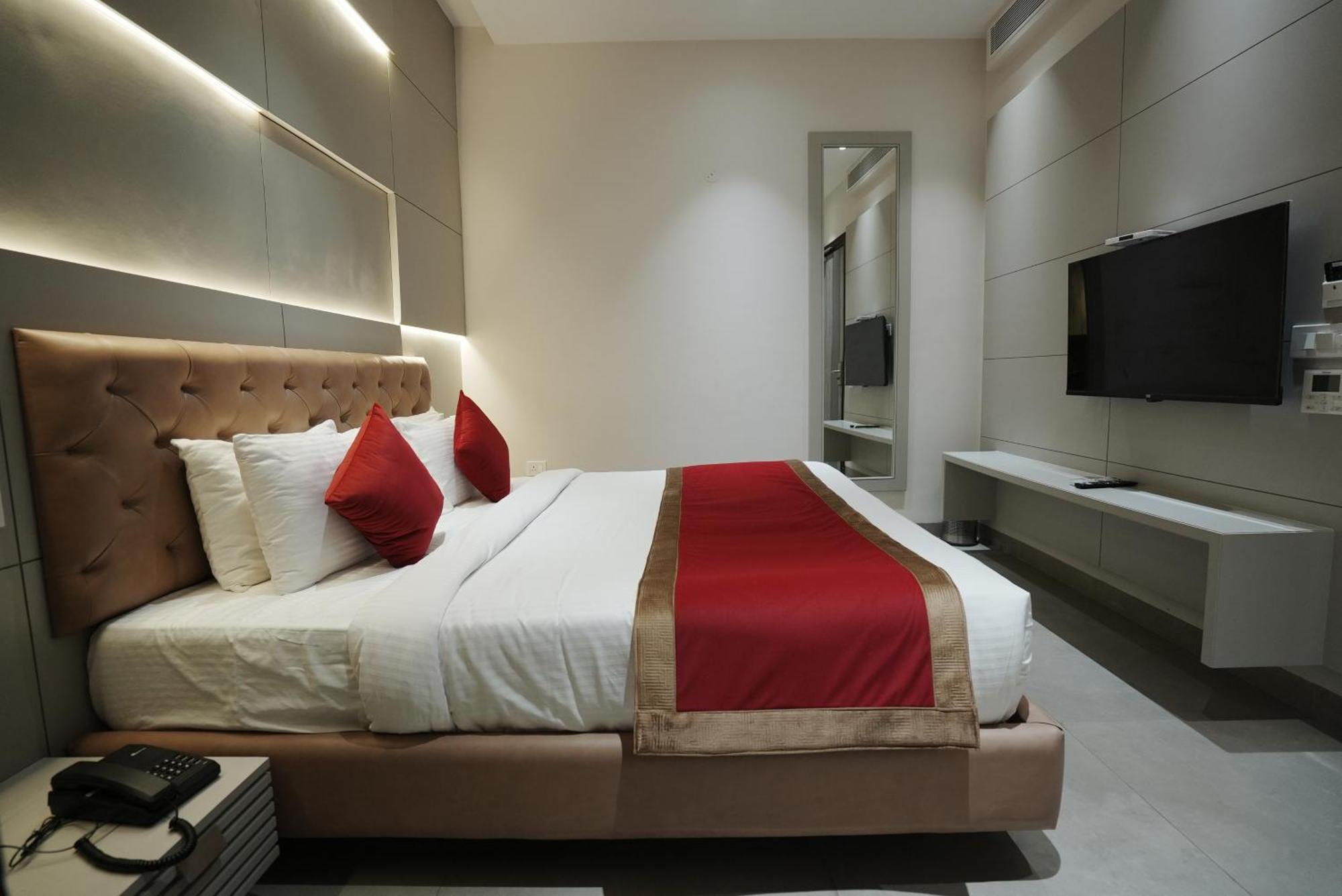 Moon Just 2 Min Walk From Golden Temple & Jallianwala Bagh Hotel