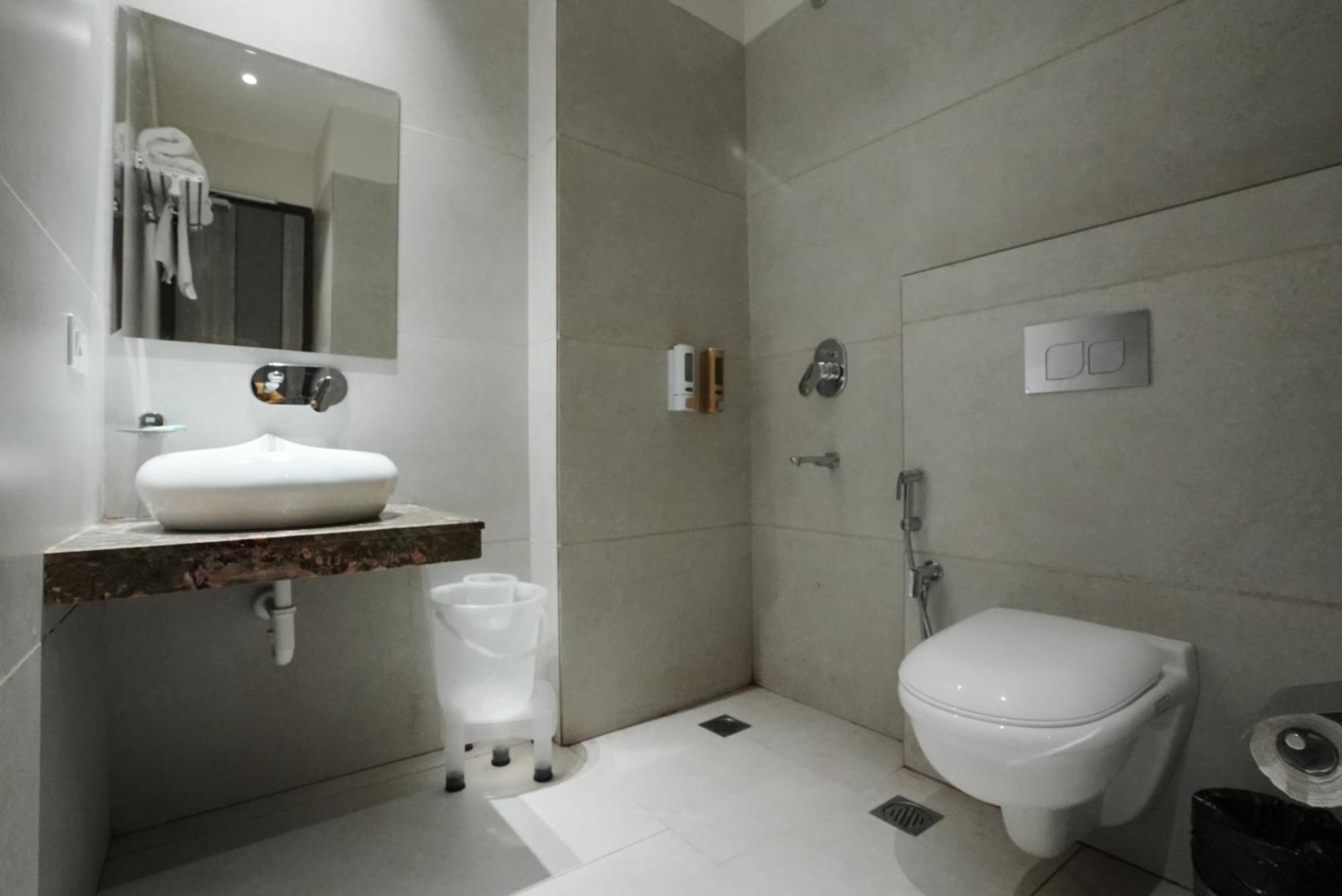 Hotel Moon Just 2 Min Walk From Golden Temple & Jallianwala Bagh Amritsar