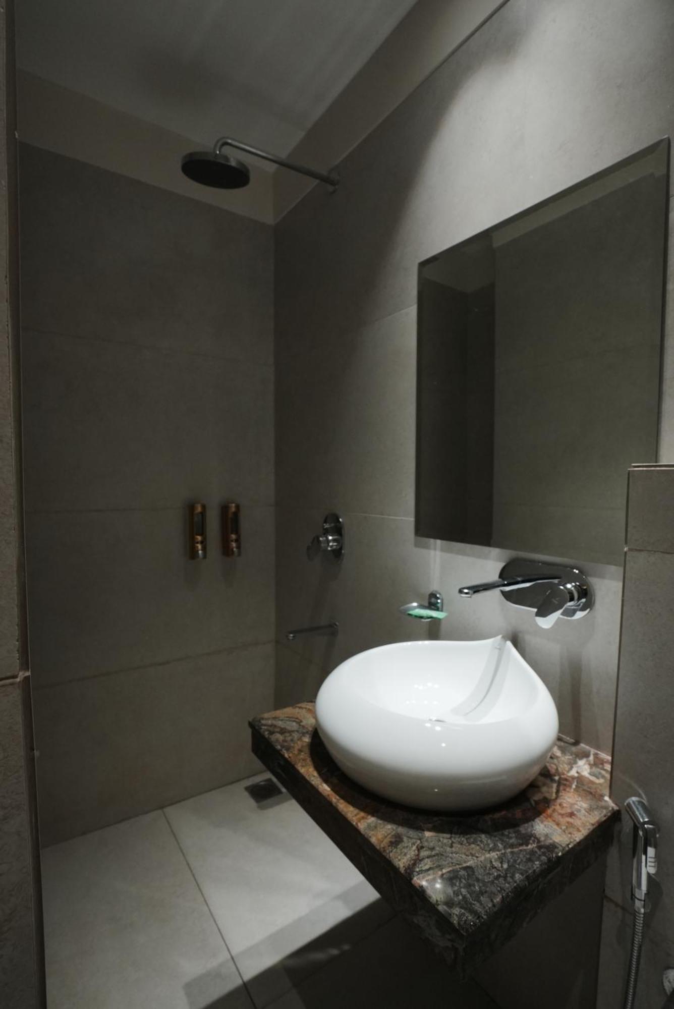 Hotel Moon Just 2 Min Walk From Golden Temple & Jallianwala Bagh 3*