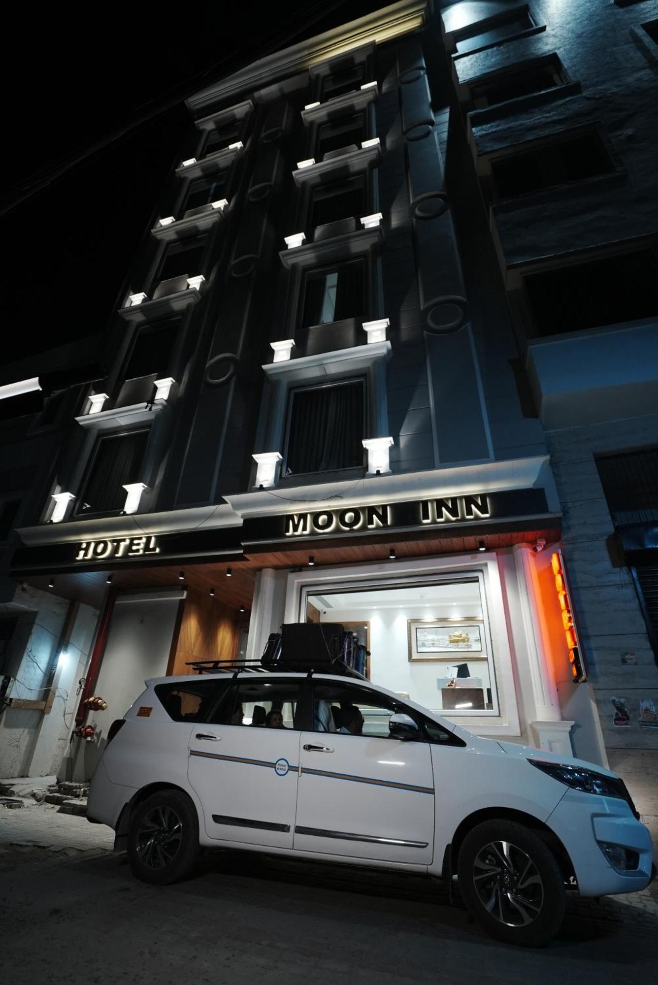 Moon Just 2 Min Walk From Golden Temple & Jallianwala Bagh Hotel