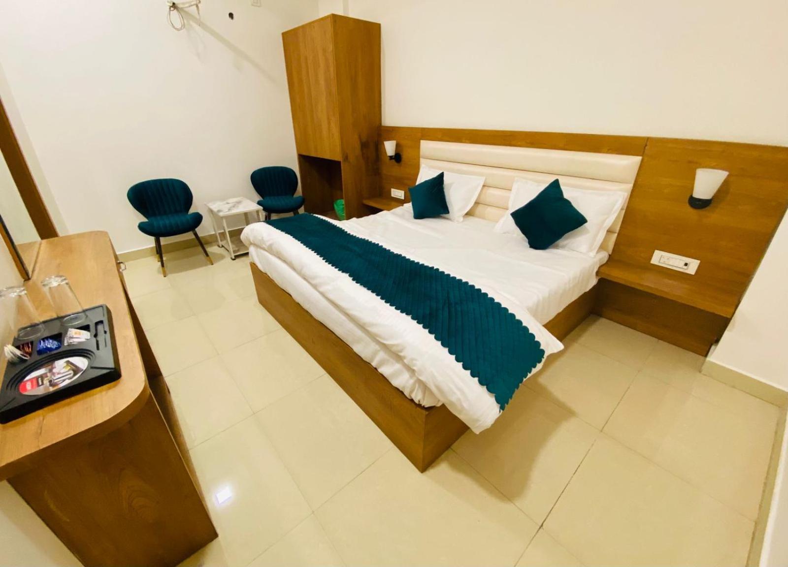 Ry Luxuries Hotel Amritsar