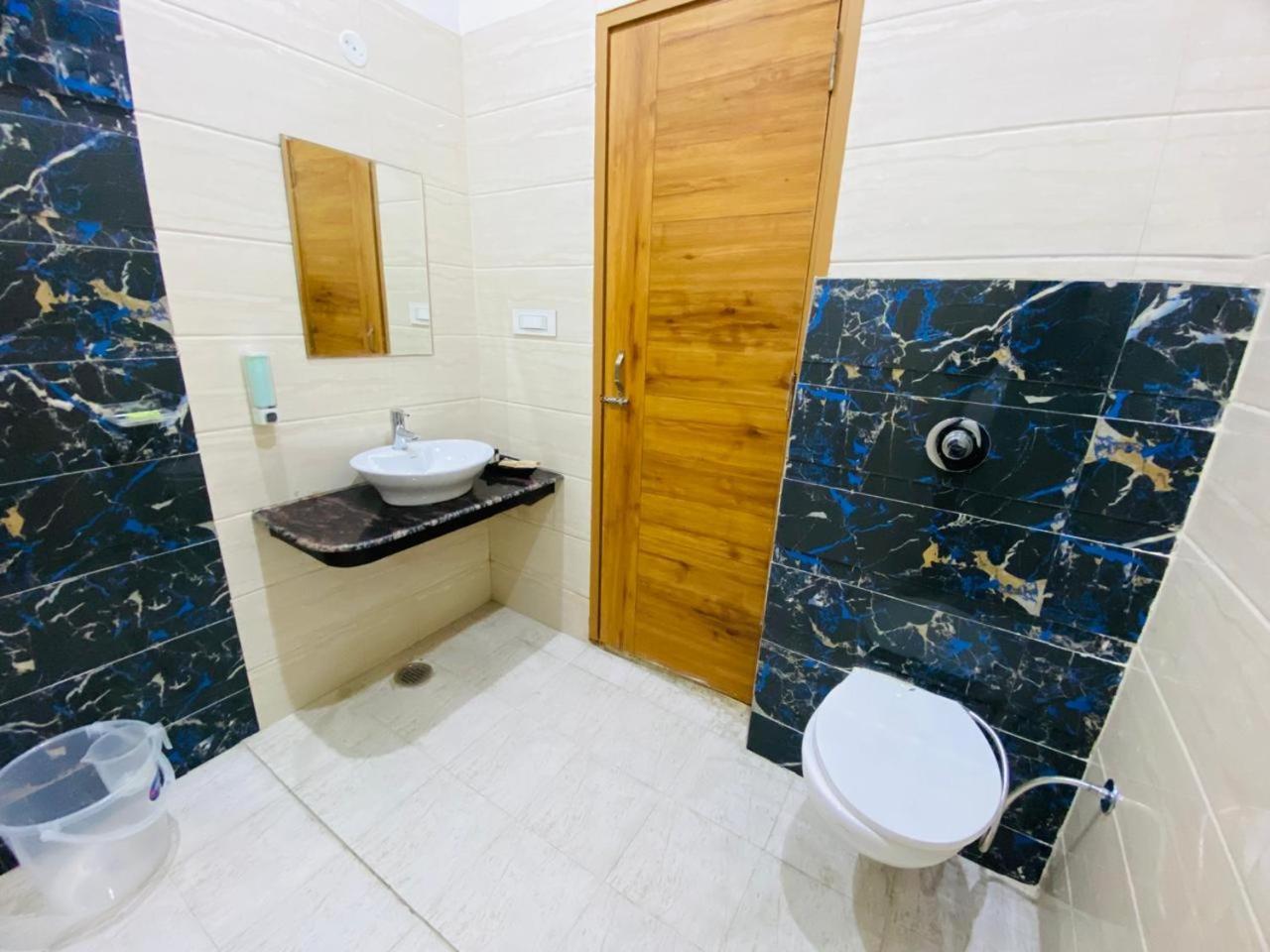 Ry Luxuries Hotel Amritsar