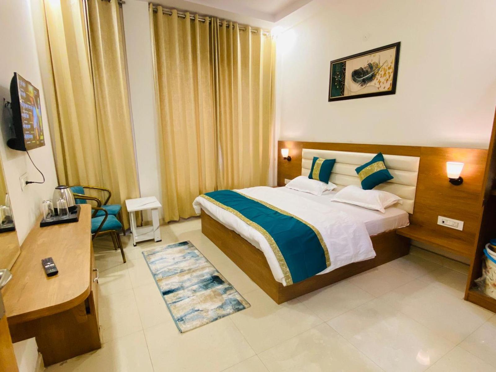 Ry Luxuries Hotel Amritsar
