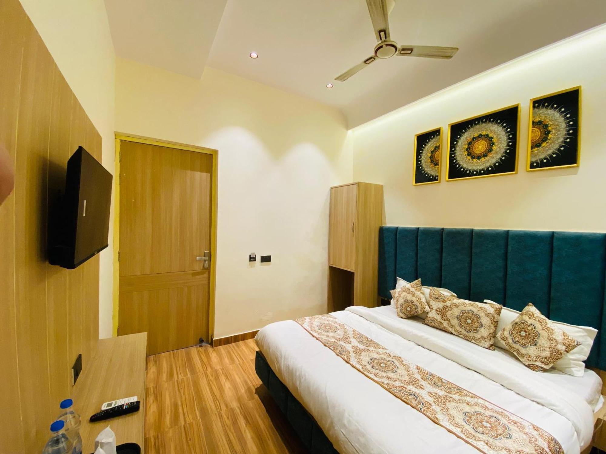 Park Plaza Near Golden Temple Hotel 3*