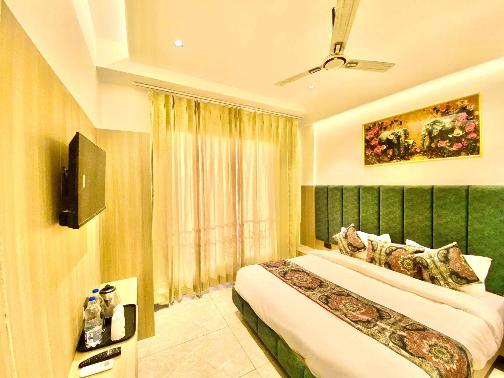 Park Plaza Near Golden Temple Hotel 3*