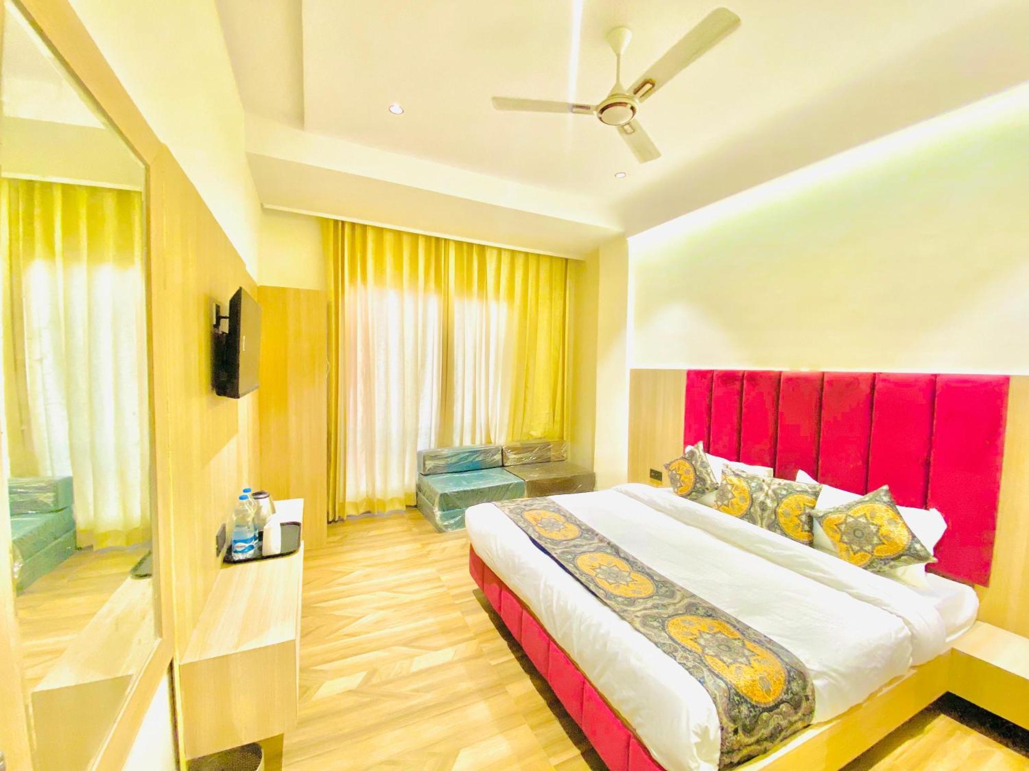 Park Plaza Near Golden Temple Hotel
