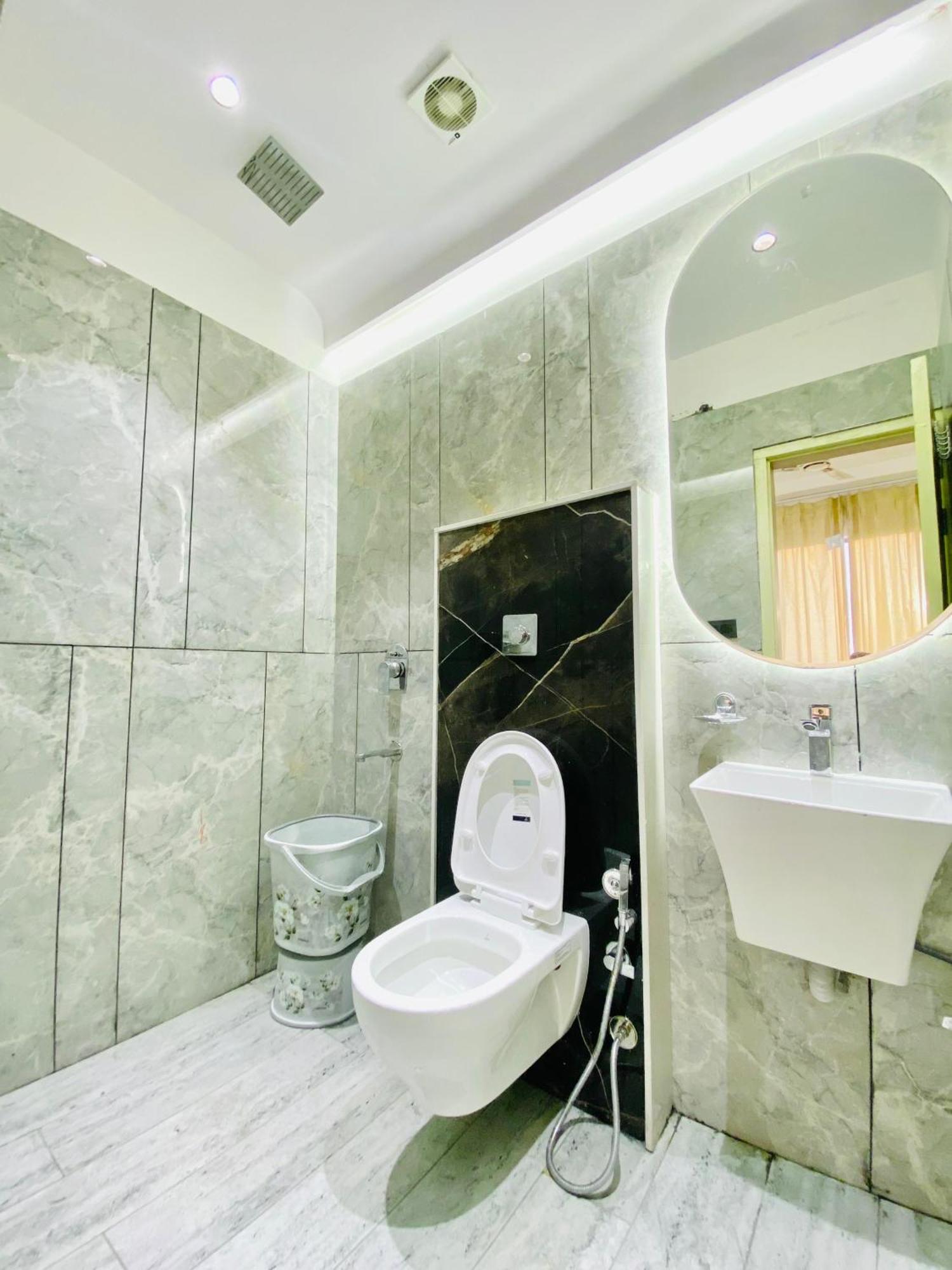 Park Plaza Near Golden Temple Hotel