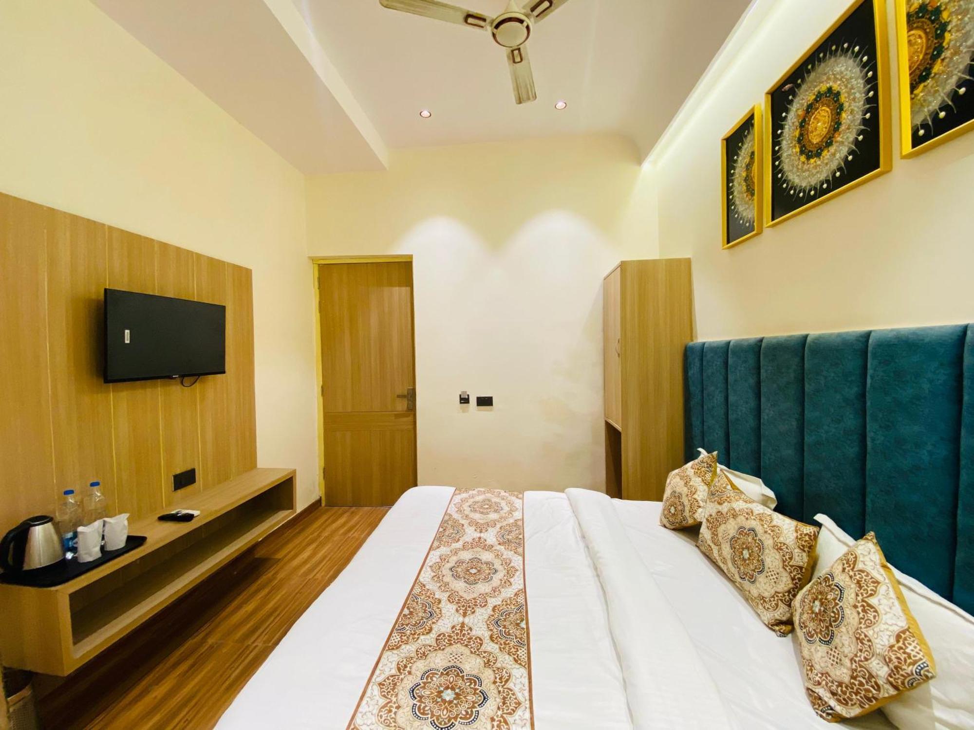 Park Plaza Near Golden Temple Hotel