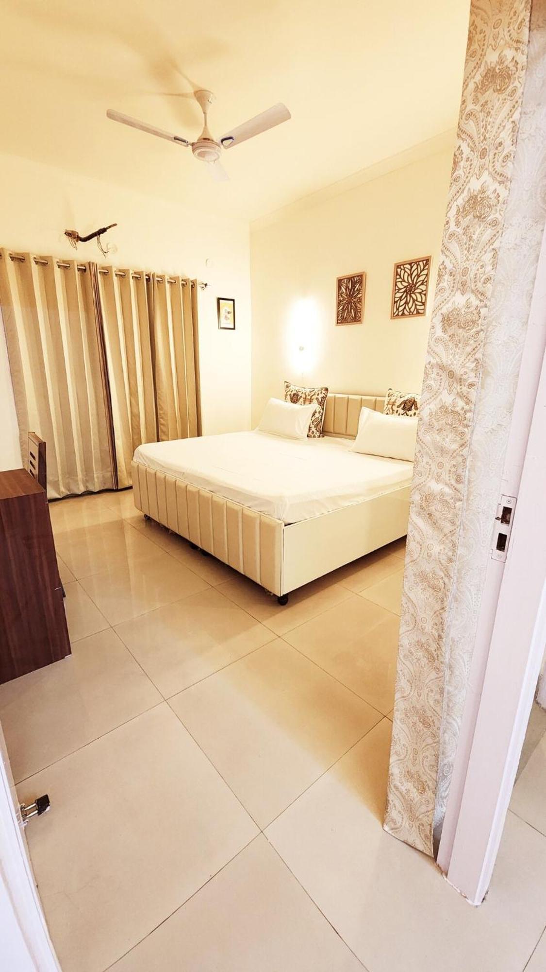Cozy 3 Bedroom With Location Apartment Amritsar