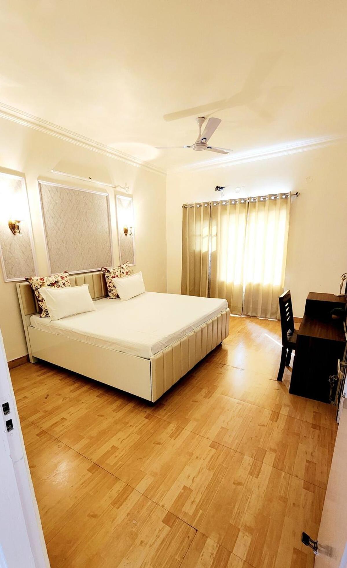 Cozy 3 Bedroom With Location *