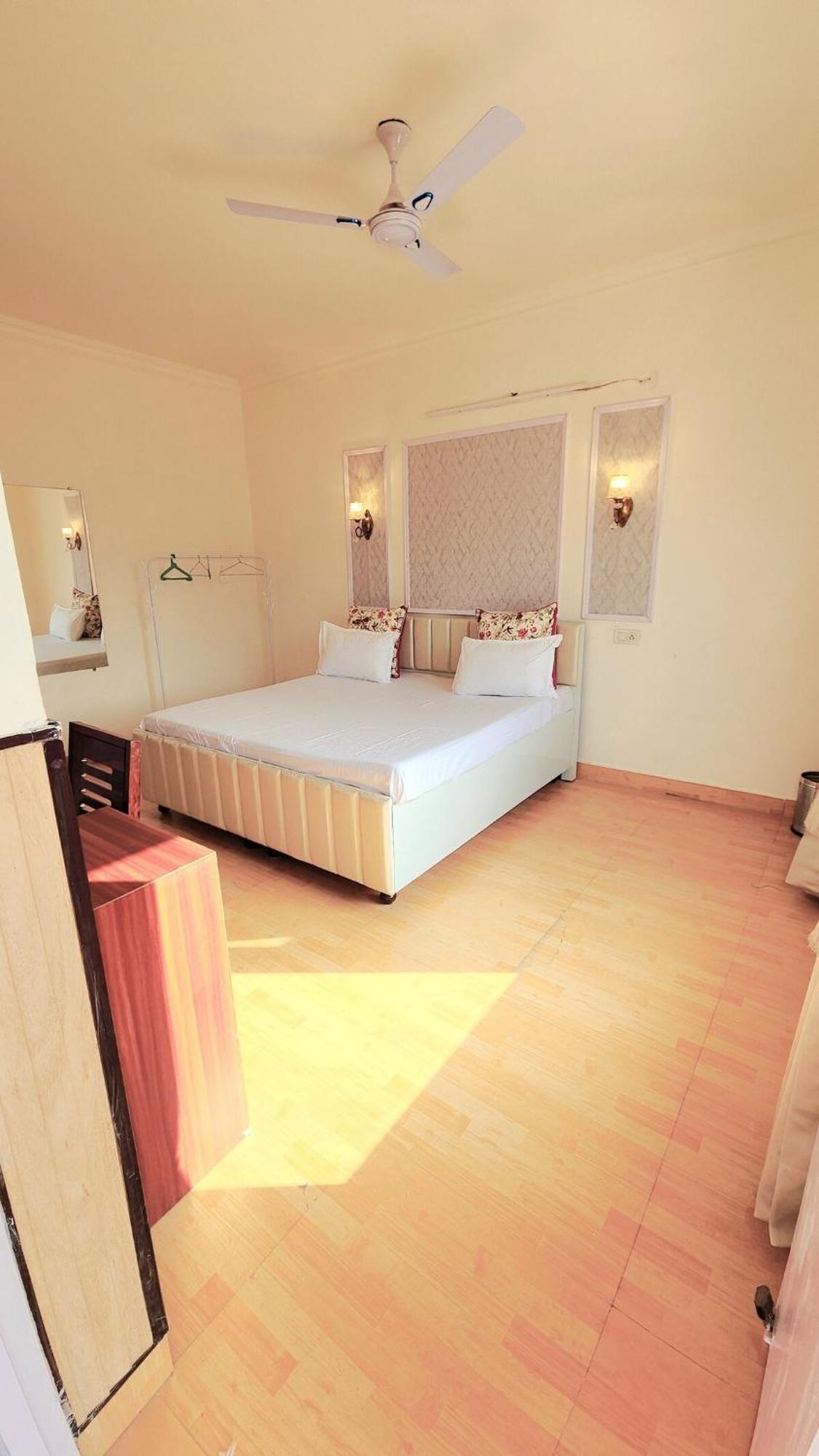 Cozy 3 Bedroom With Location Amritsar