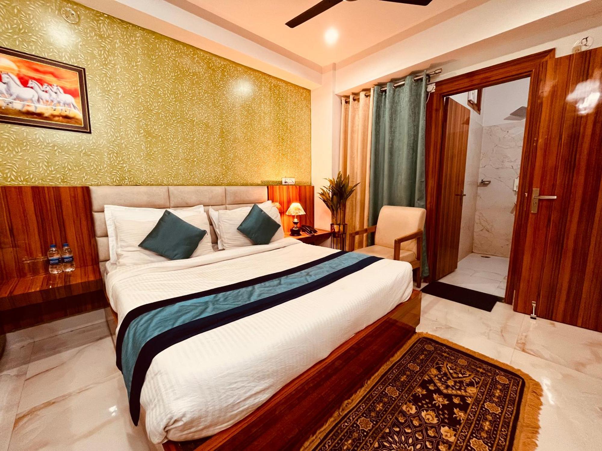 Golden Temple View By La Casa, #top Rated #most Awarded #swimming Pool #prime Location #luxury #parking #rooftop Cafe 4* Amritsar