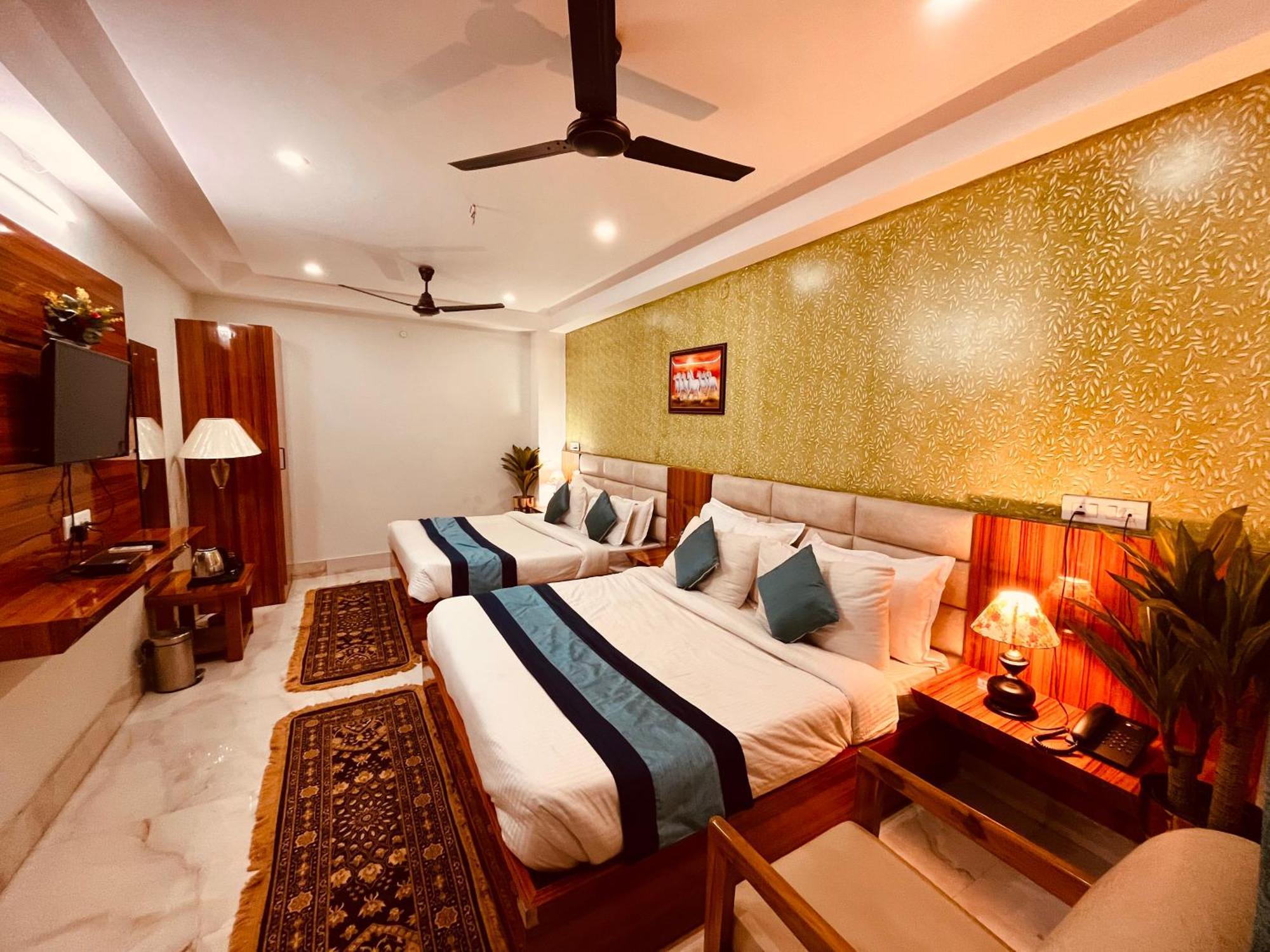 Hotel Golden Temple View By La Casa, #top Rated #most Awarded #swimming Pool #prime Location #luxury #parking #rooftop Cafe