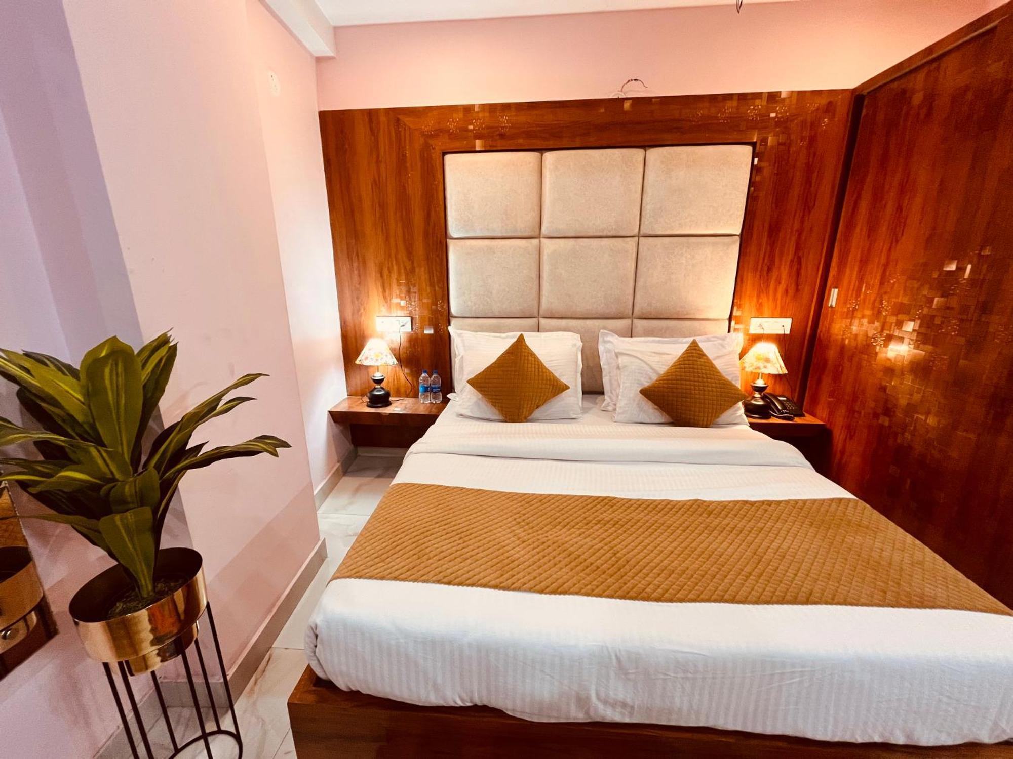 Golden Temple View By La Casa, #top Rated #most Awarded #swimming Pool #prime Location #luxury #parking #rooftop Cafe Hotel 4*